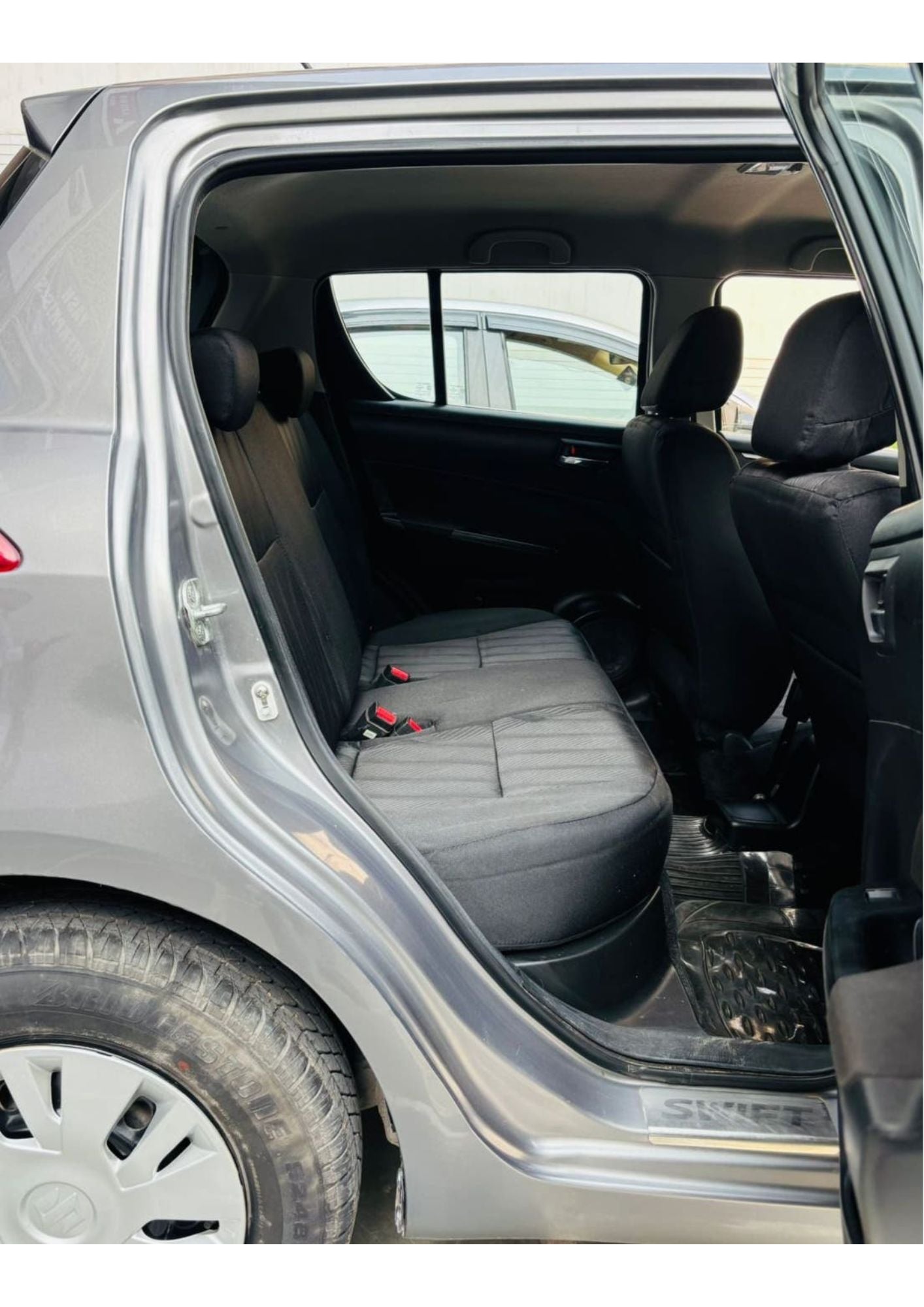 11,000 KMS MARUTI SWIFT VXI  PETROL (2014)