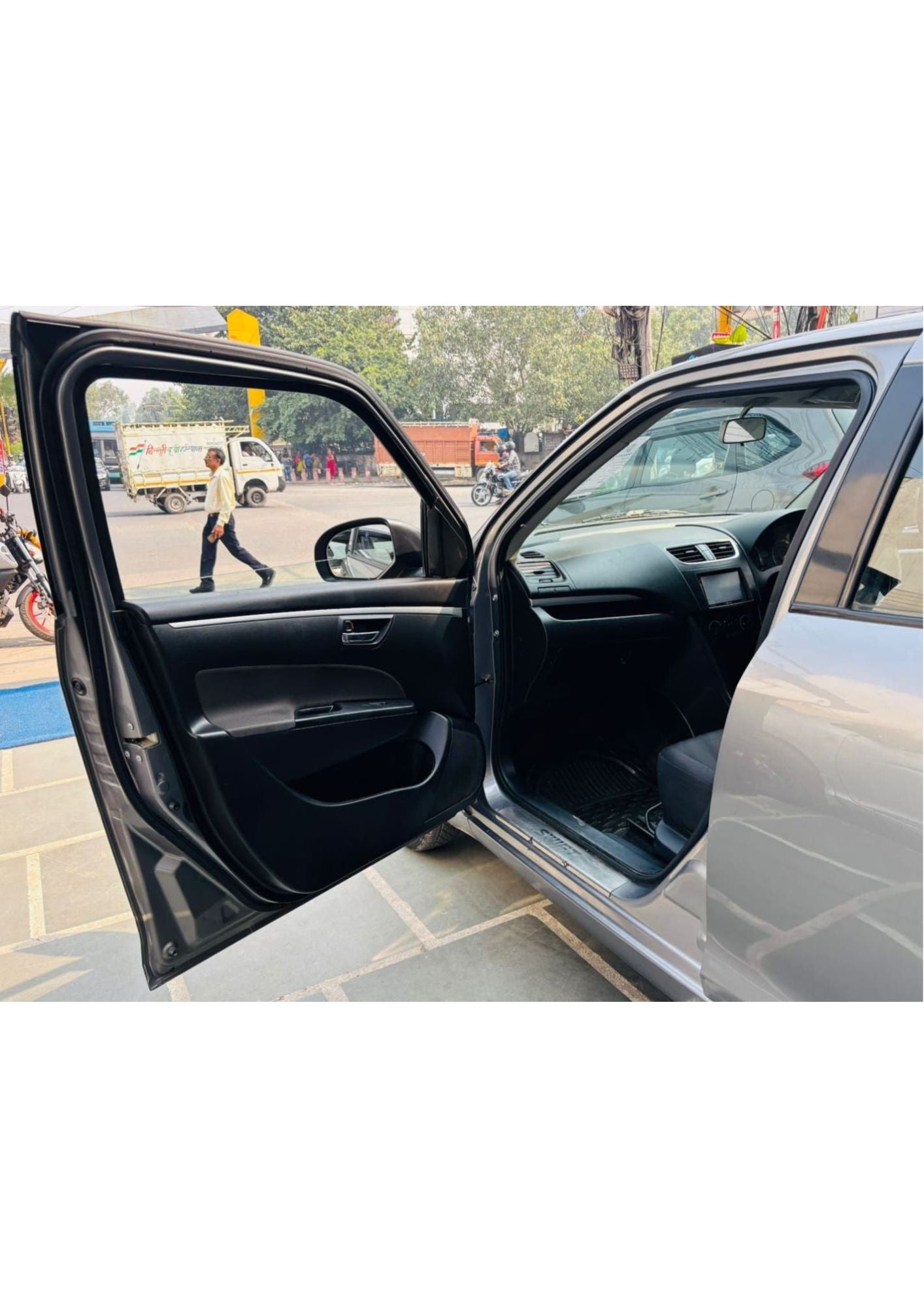 11,000 KMS MARUTI SWIFT VXI  PETROL (2014)