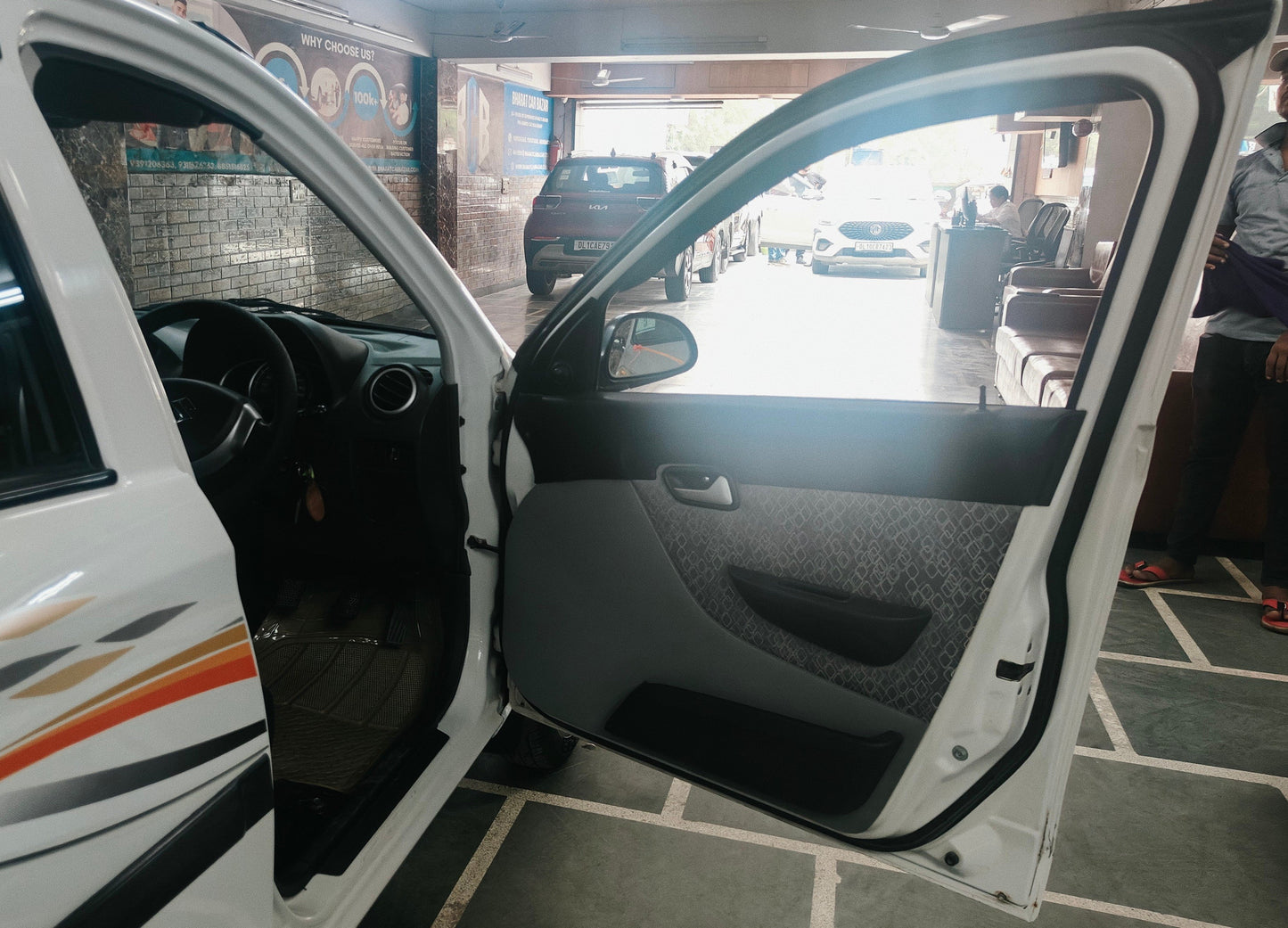 30,000 KMS MARUTI ALTO LXI PETROL (2017)