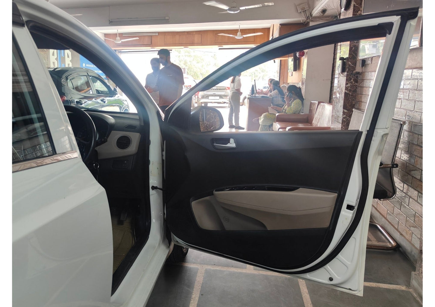 39,000 KMS HYUNDAI GRAND I10 SPORTZ PETROL (2018)