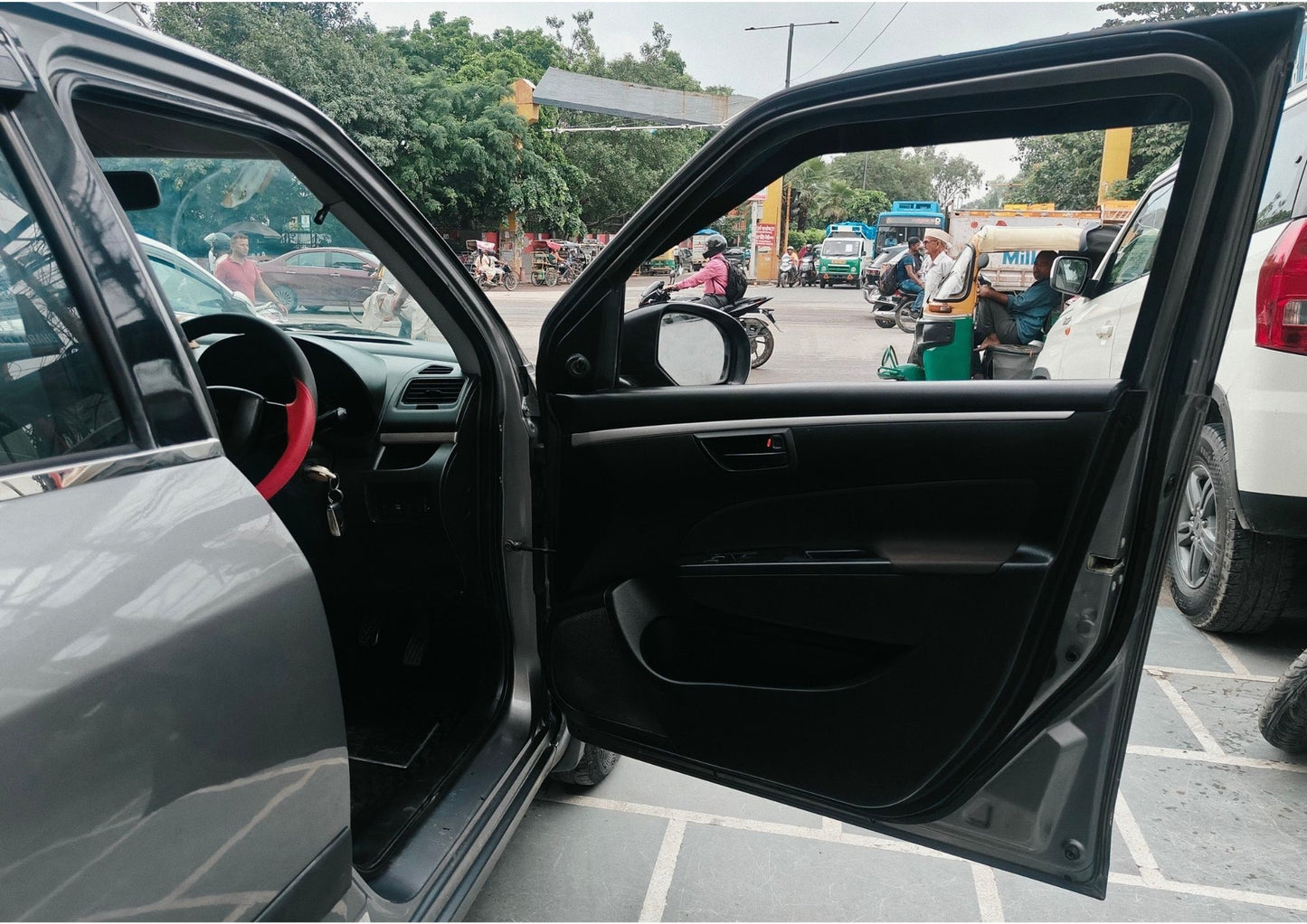 MARUTI SWIFT LXI (O) PETROL (2016)