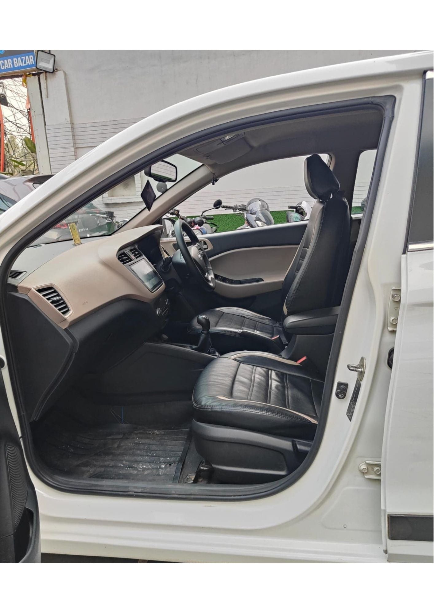HYUNDAI I20 SPORTZ PETROL (2017)