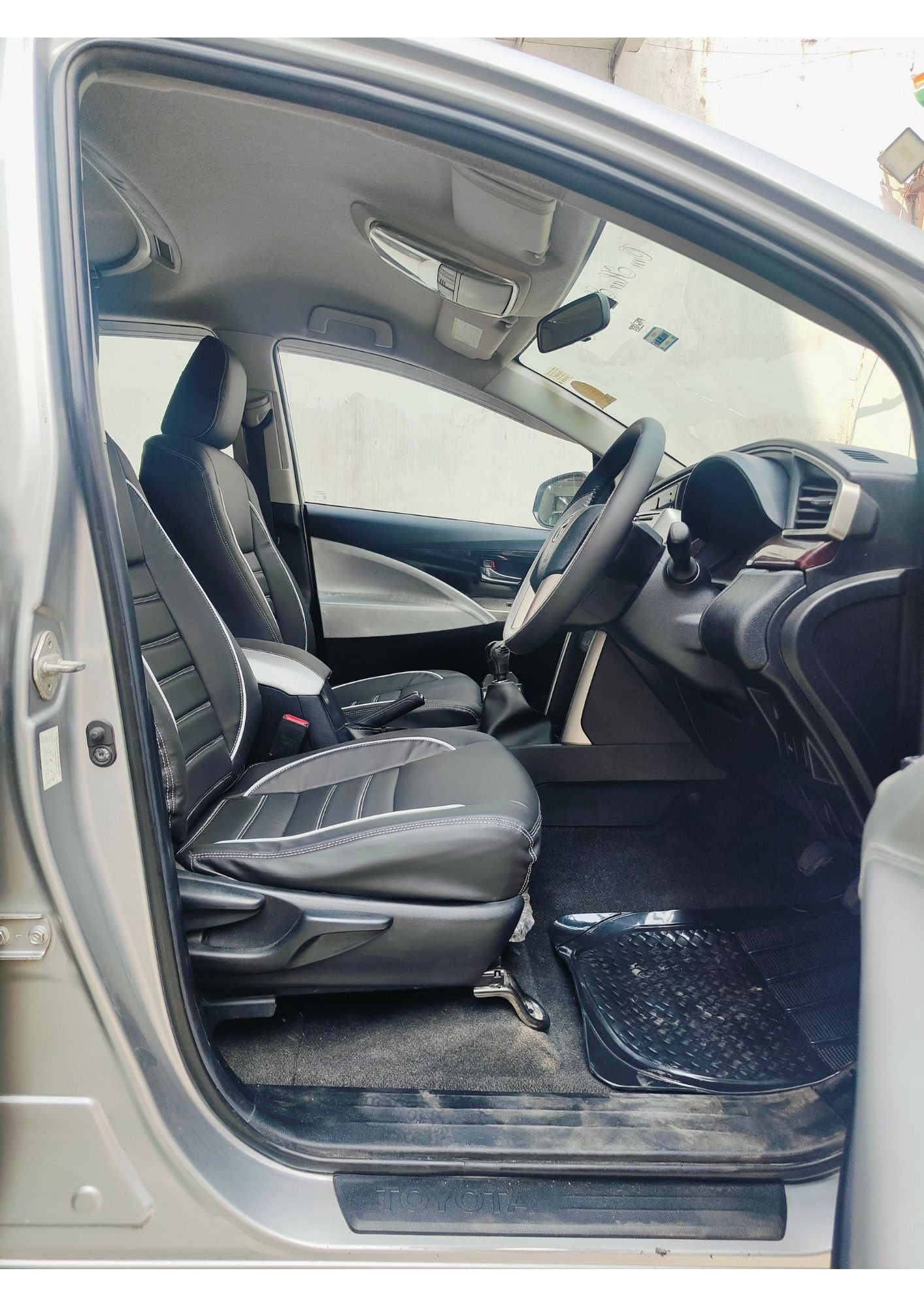 TOYOTA INNOVA CRYSTA 2.4 V DIESEL (2016)