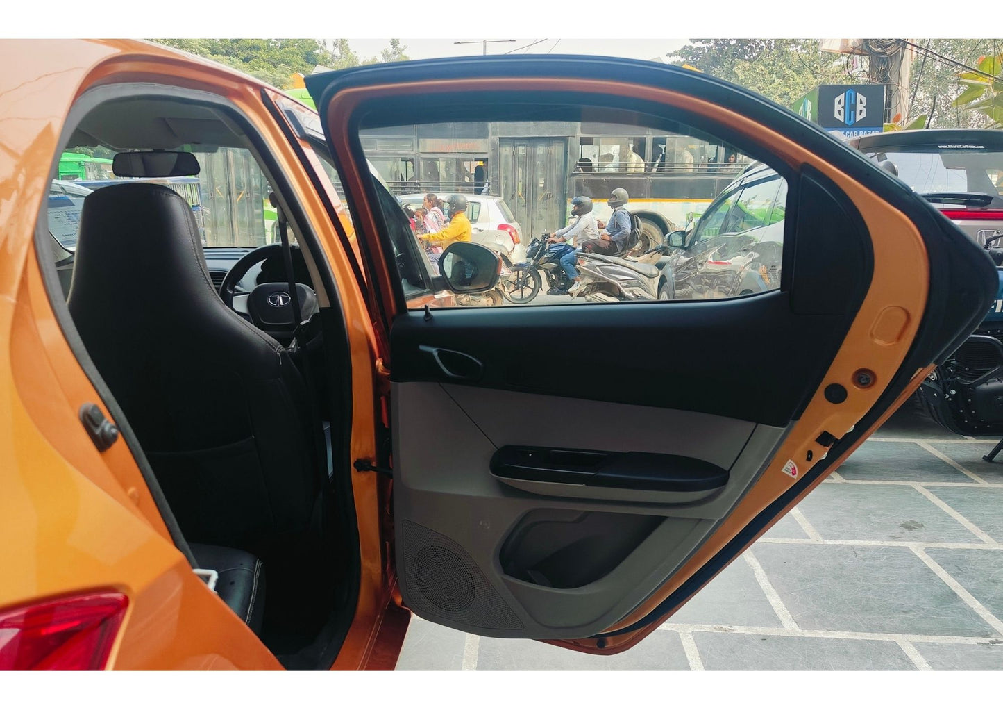 TATA TIAGO XT 1.2 PETROL (2017)