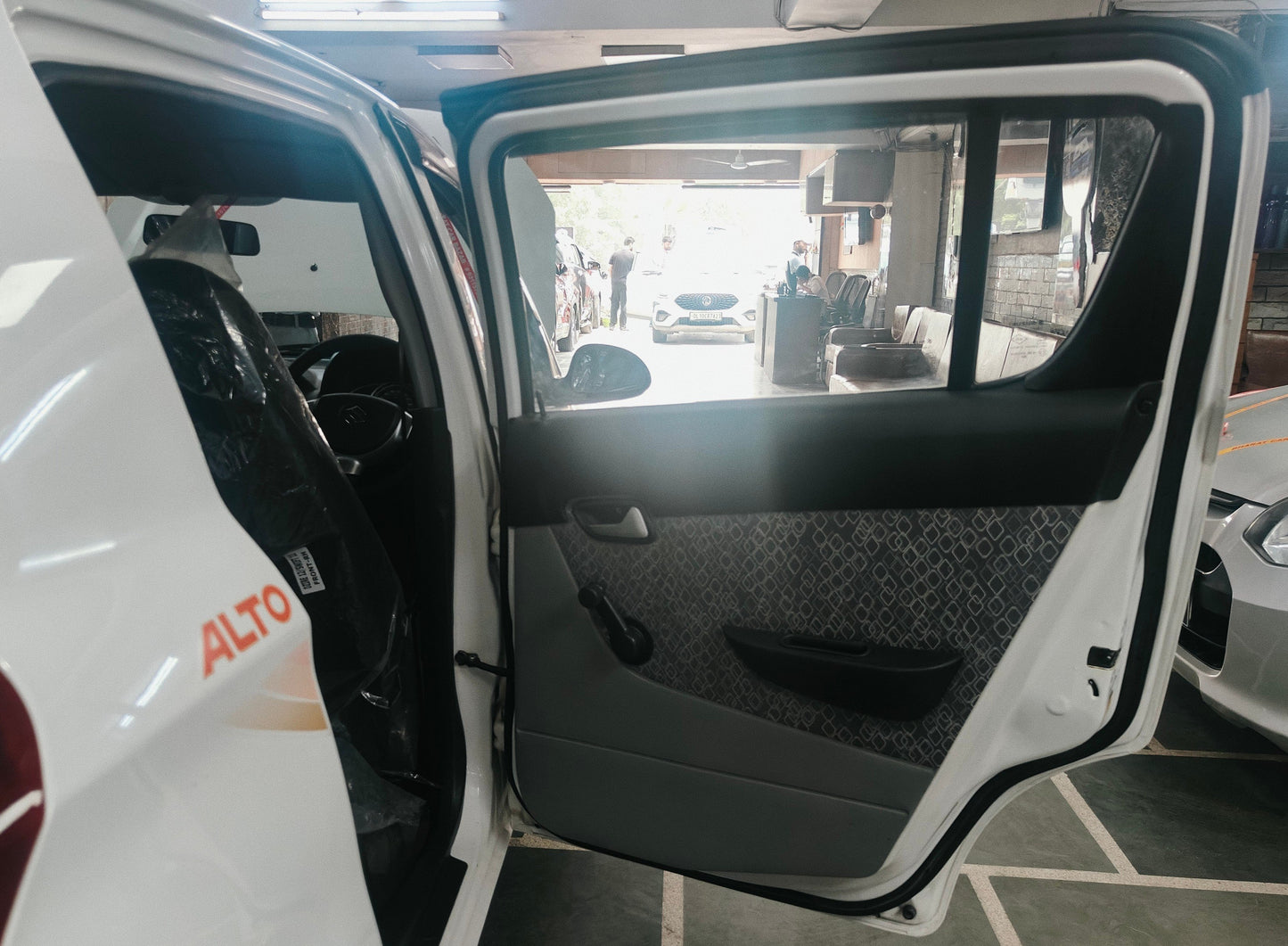 30,000 KMS MARUTI ALTO LXI PETROL (2017)