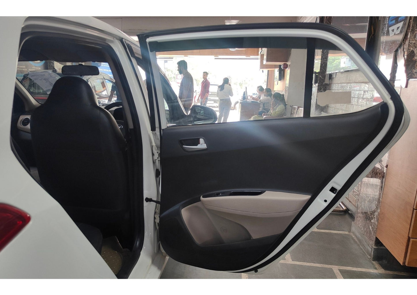 39,000 KMS HYUNDAI GRAND I10 SPORTZ PETROL (2018)