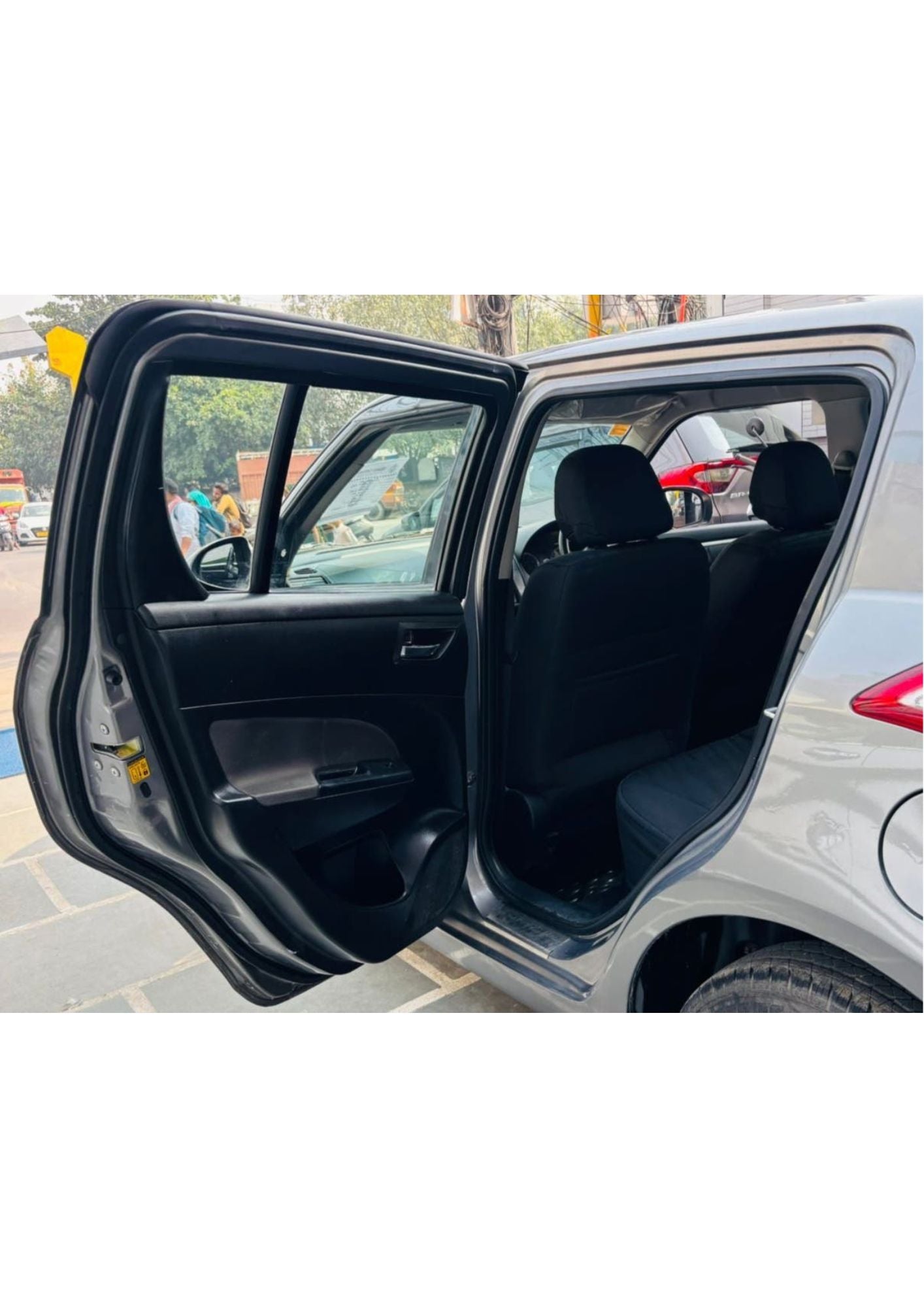 11,000 KMS MARUTI SWIFT VXI  PETROL (2014)