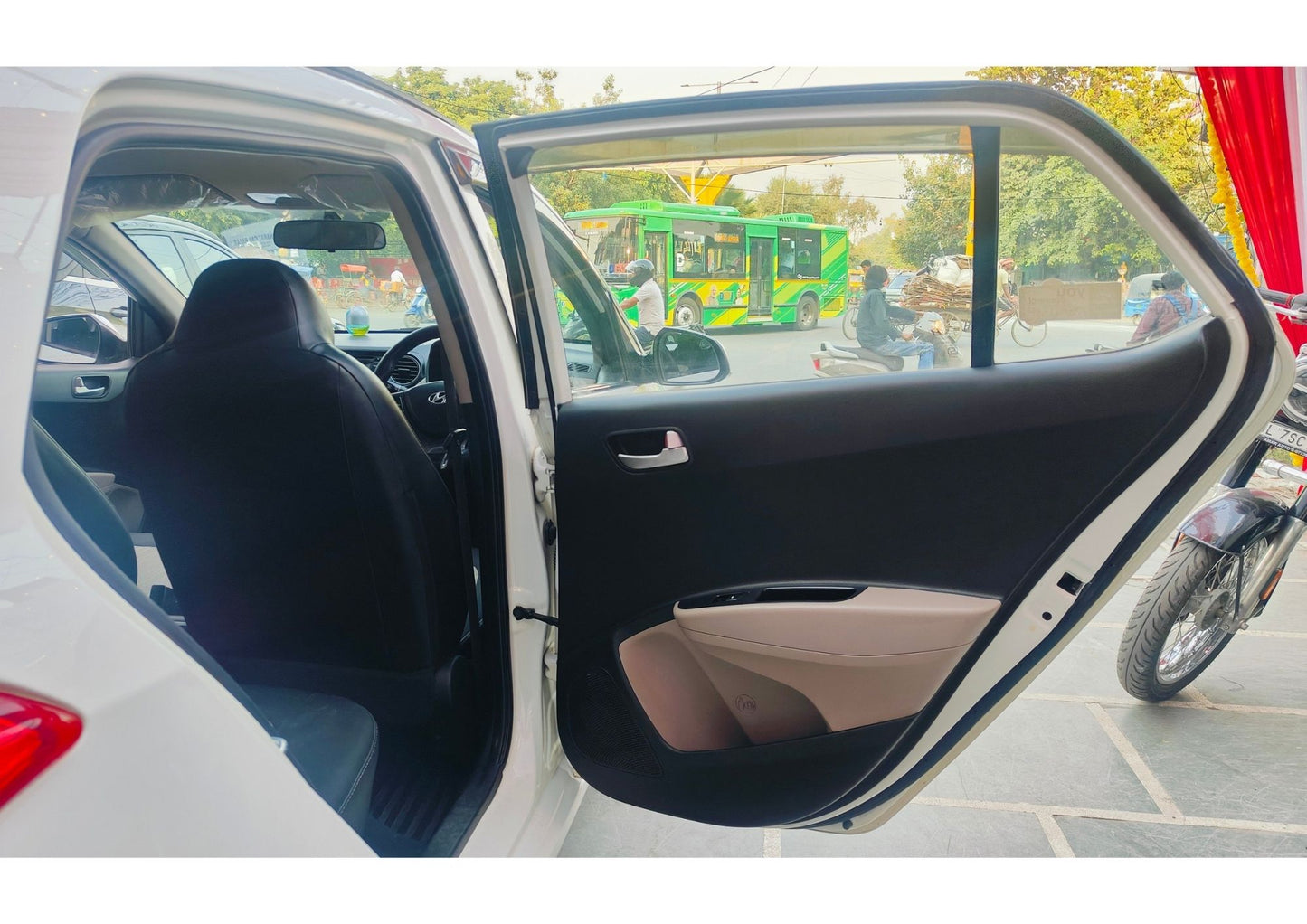 48,000 KMS HYUNDAI GRAND I10 SPORTZ PETROL (2015)