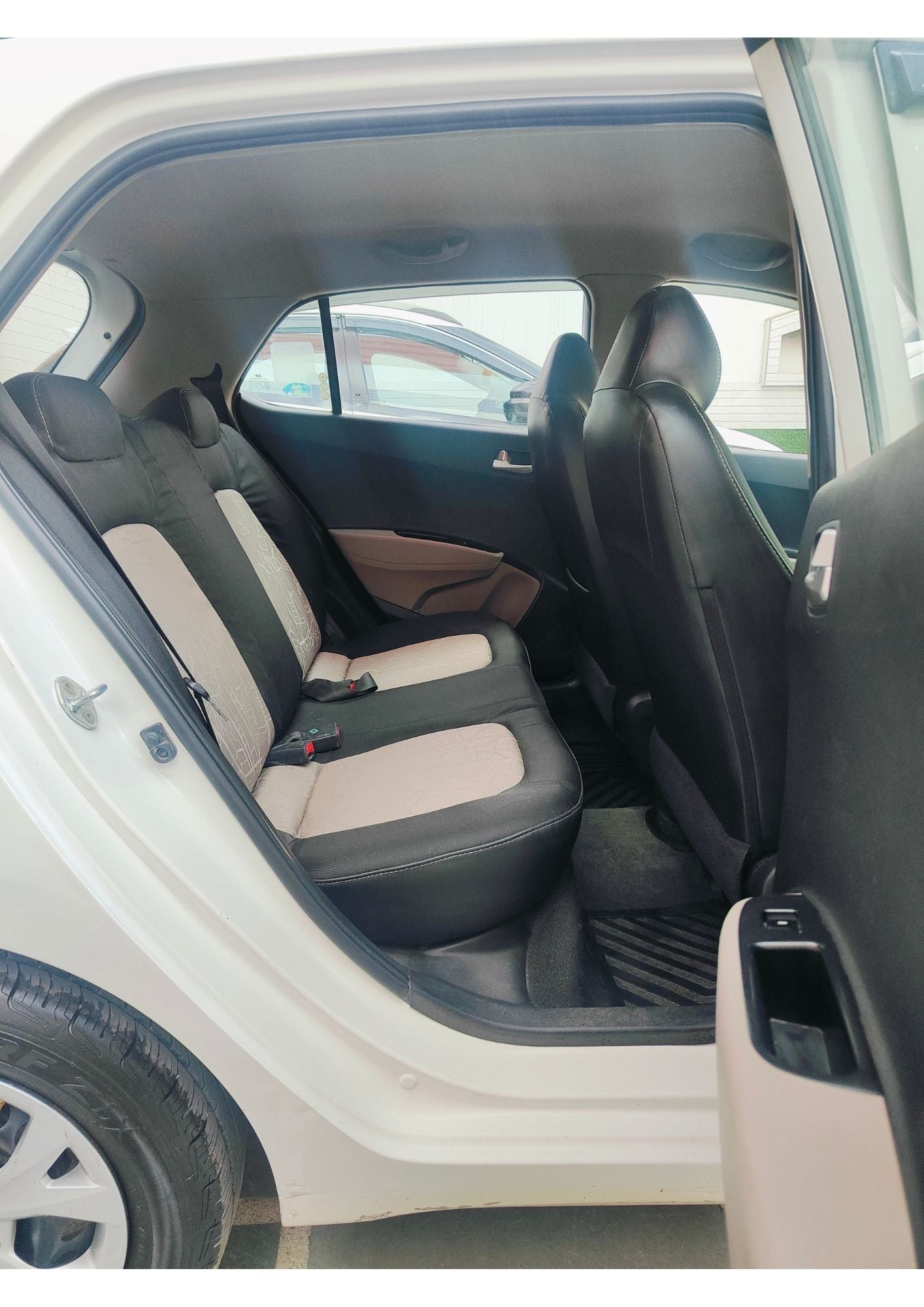 48,000 KMS HYUNDAI GRAND I10 SPORTZ PETROL (2015)