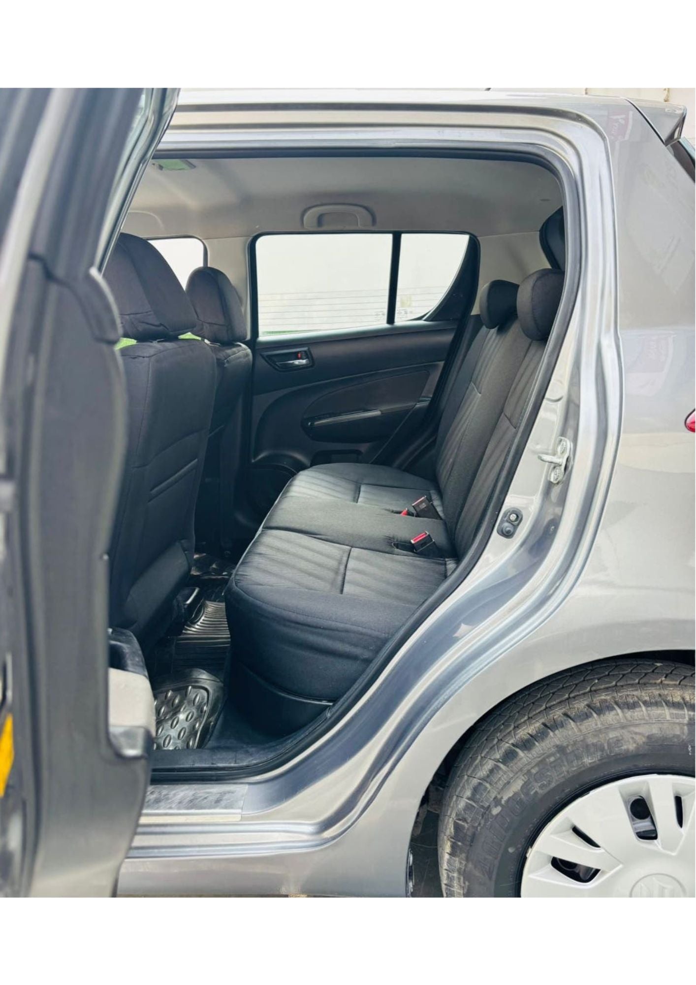 11,000 KMS MARUTI SWIFT VXI  PETROL (2014)