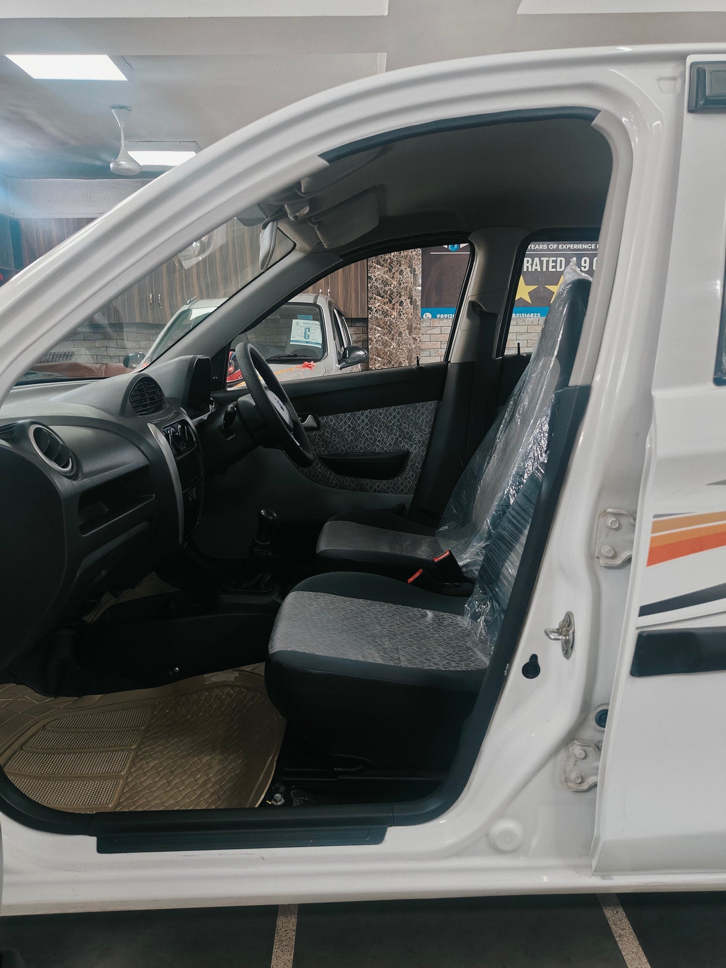 30,000 KMS MARUTI ALTO LXI PETROL (2017)