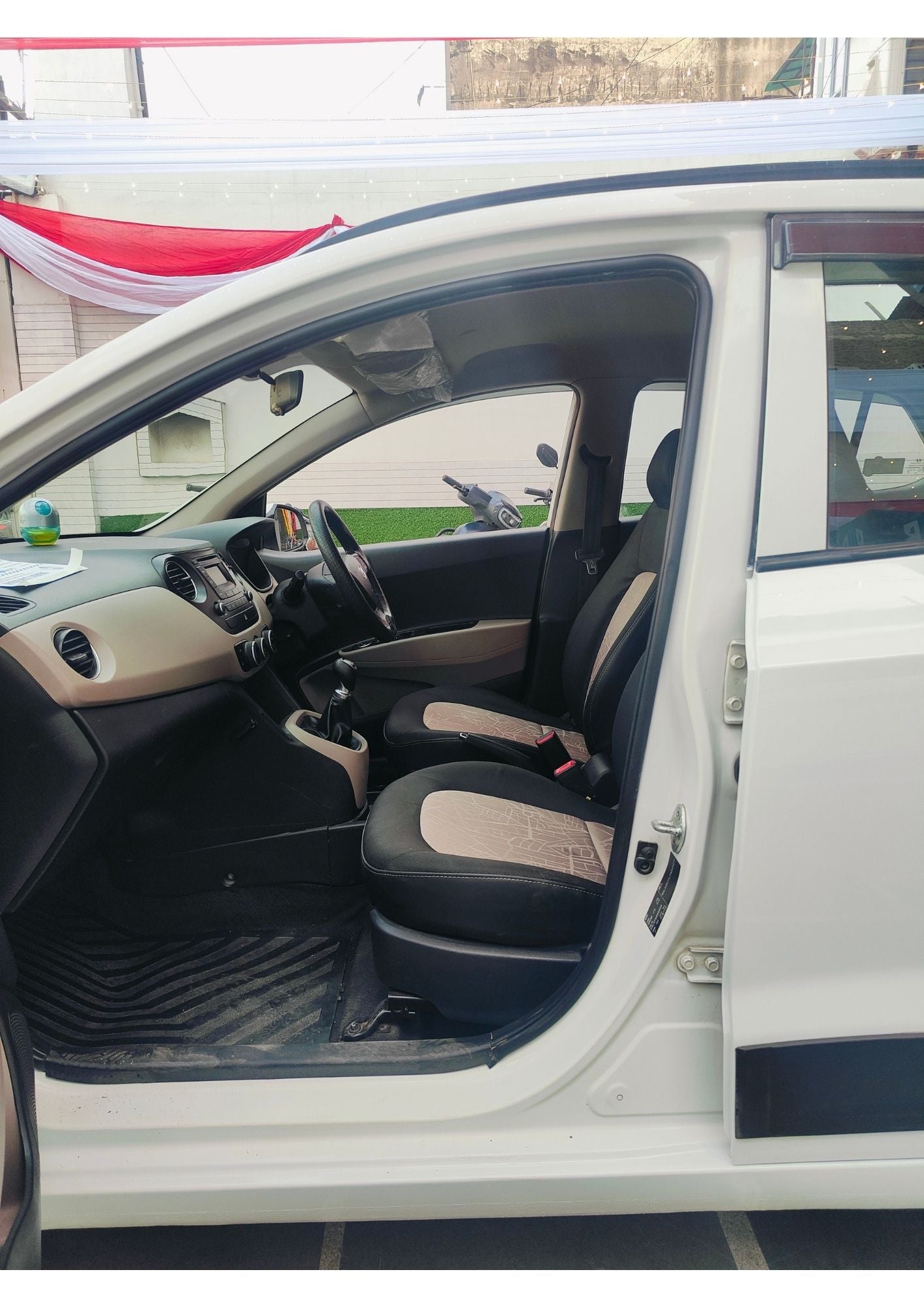 48,000 KMS HYUNDAI GRAND I10 SPORTZ PETROL (2015)