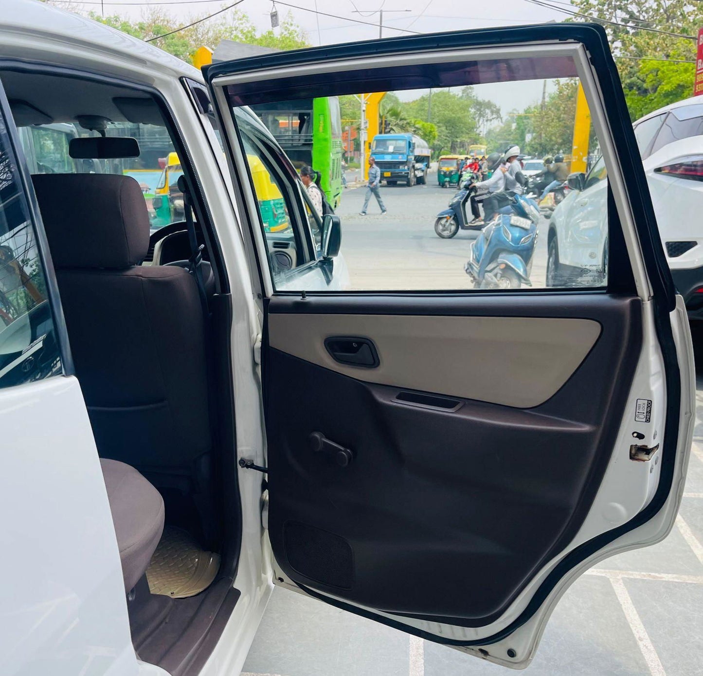 17,000KMS MARUTI ZEN ESTILO LXI PETROL (2011) - Bharat Car Bazar