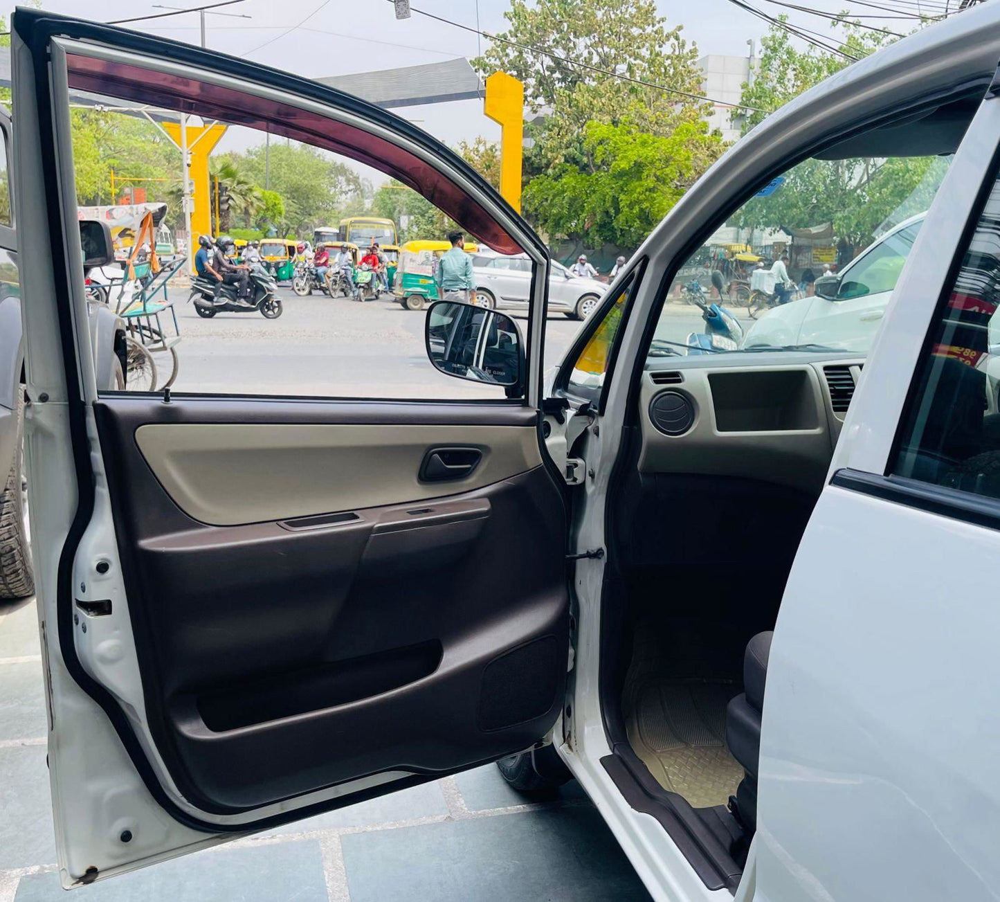 17,000KMS MARUTI ZEN ESTILO LXI PETROL (2011) - Bharat Car Bazar