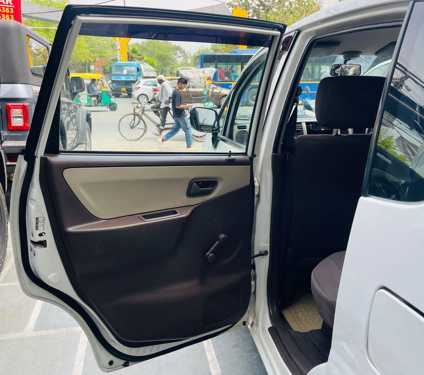 17,000KMS MARUTI ZEN ESTILO LXI PETROL (2011) - Bharat Car Bazar