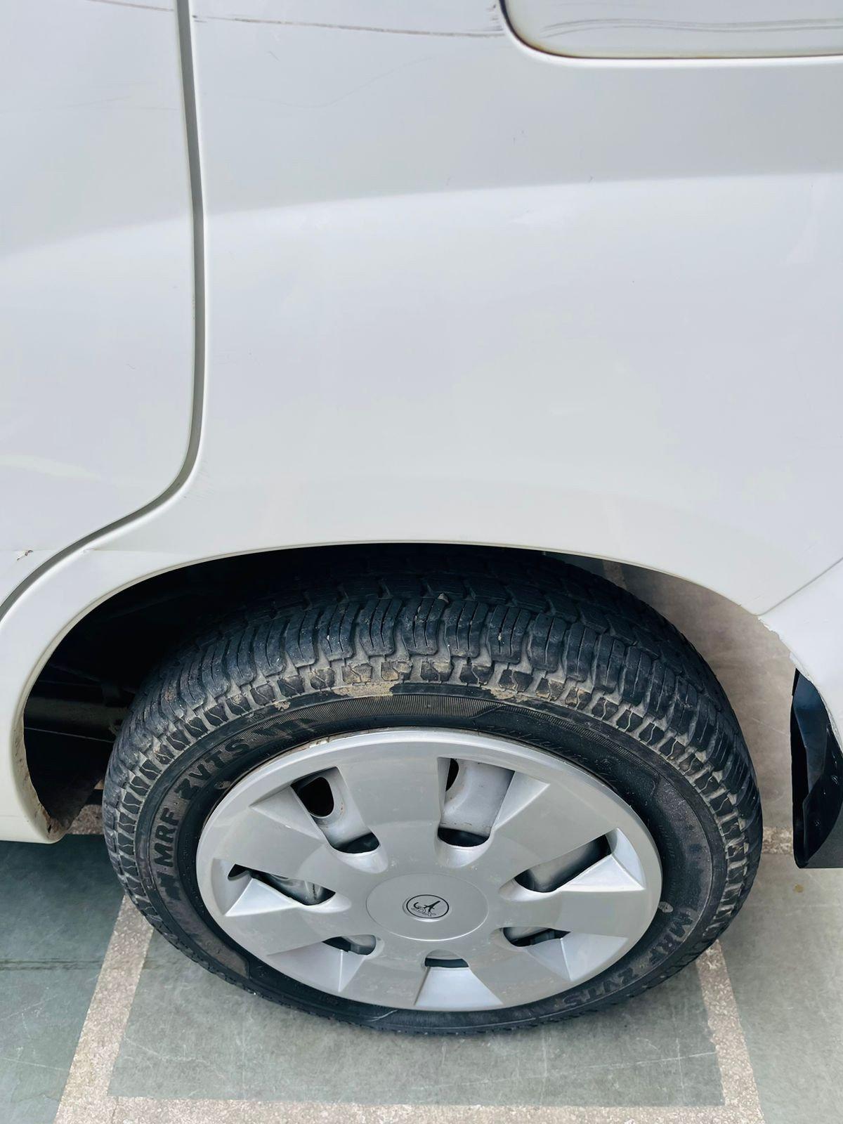 17,000KMS MARUTI ZEN ESTILO LXI PETROL (2011) - Bharat Car Bazar