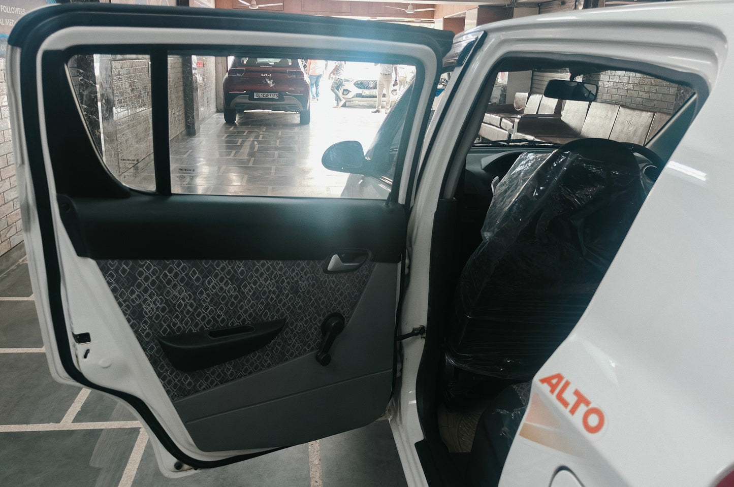 30,000 KMS MARUTI ALTO LXI PETROL (2017)
