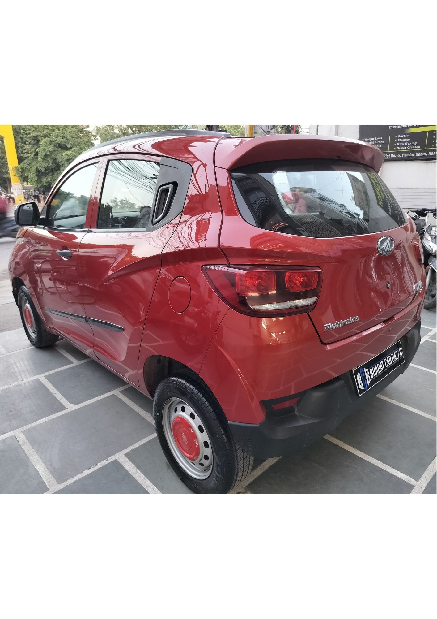 MAHINDRA KUV 100 K2+ PETROL (2016)