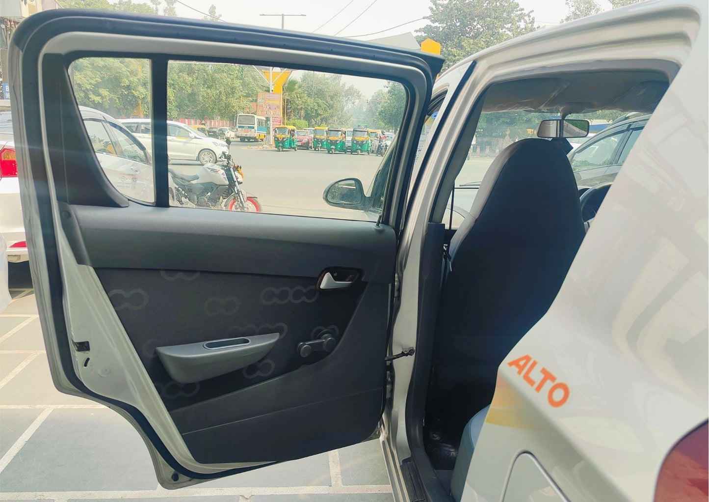 12,000 KMS MARUTI ALTO 800 LXI PETROL (2013)