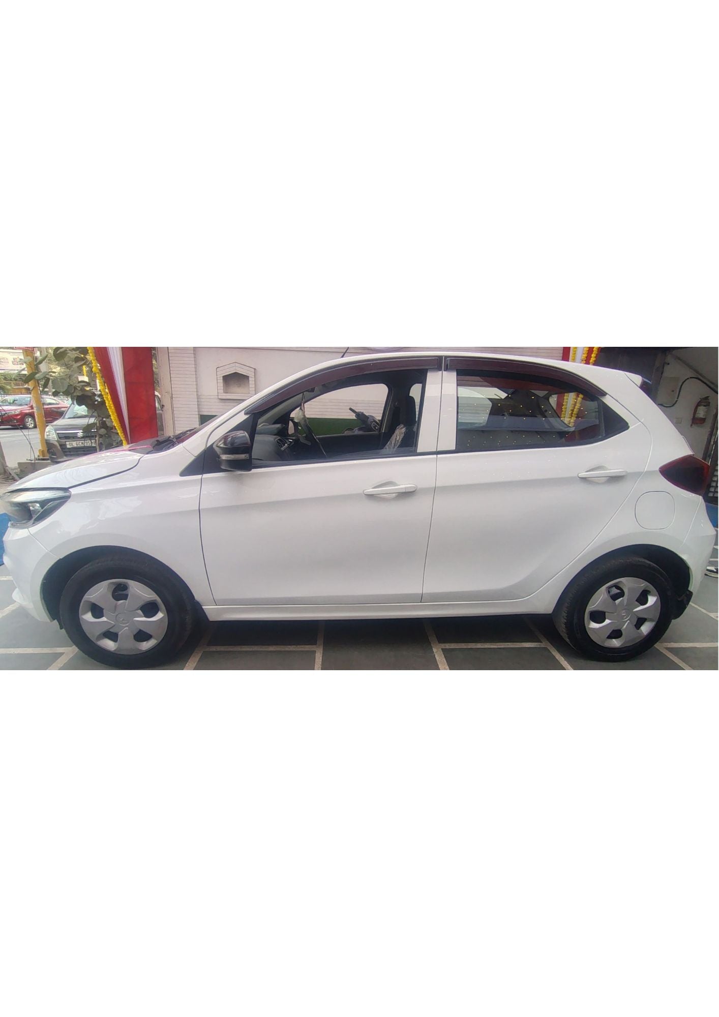 41,000 KMS TATA TIAGO XT 1.2 CNG (2022)