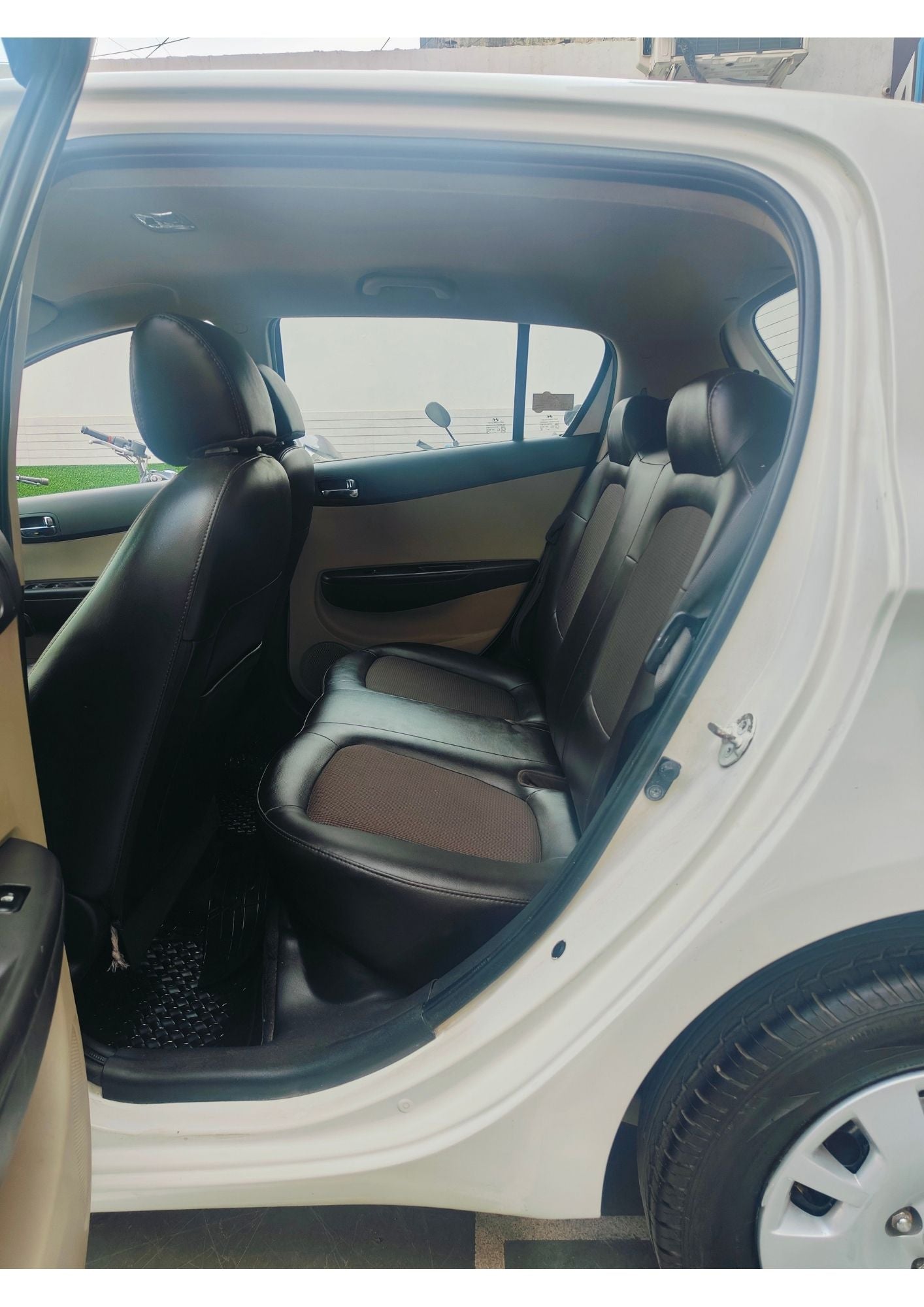 39,000 KMS HYUNDAI I20 MAGNA PETROL (2012)
