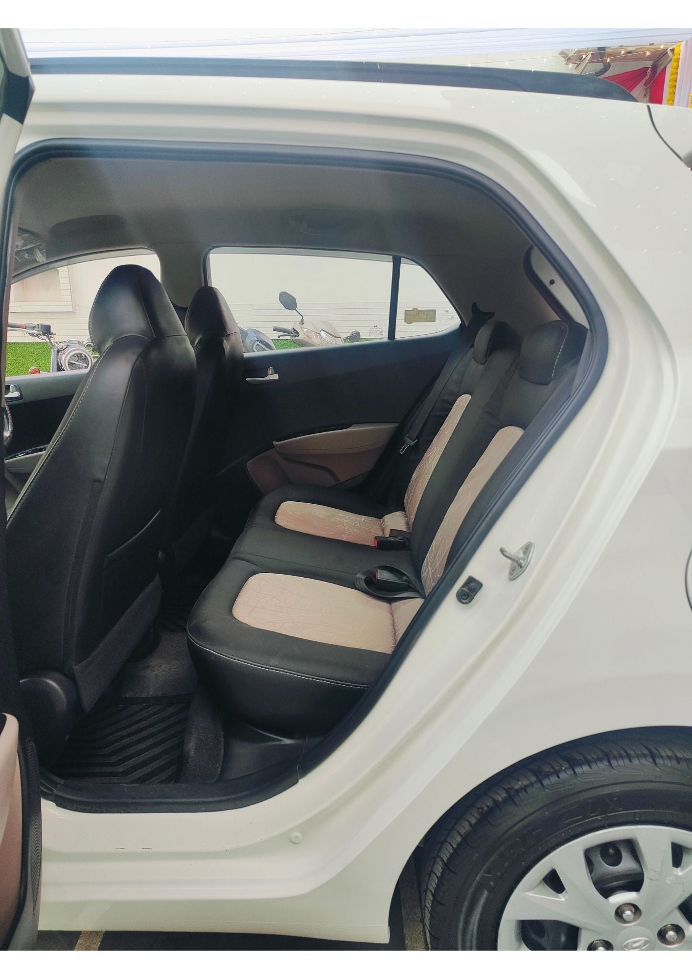 48,000 KMS HYUNDAI GRAND I10 SPORTZ PETROL (2015)