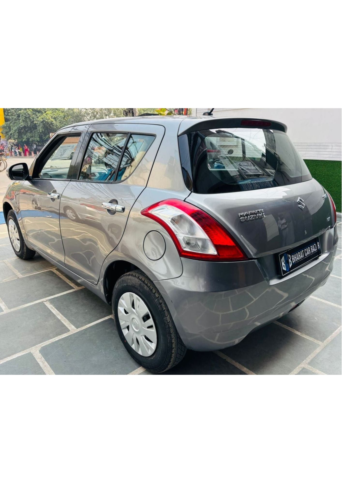11,000 KMS MARUTI SWIFT VXI  PETROL (2014)