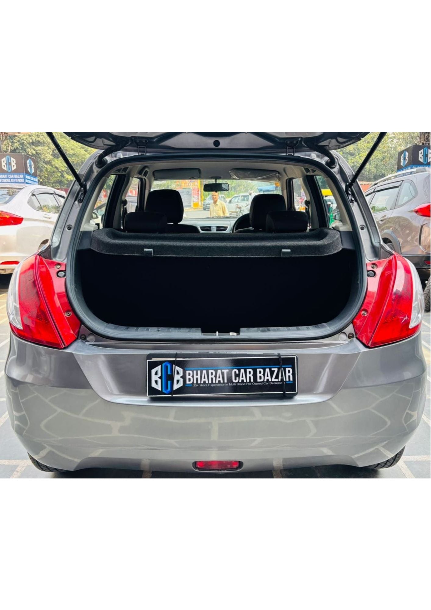 11,000 KMS MARUTI SWIFT VXI  PETROL (2014)