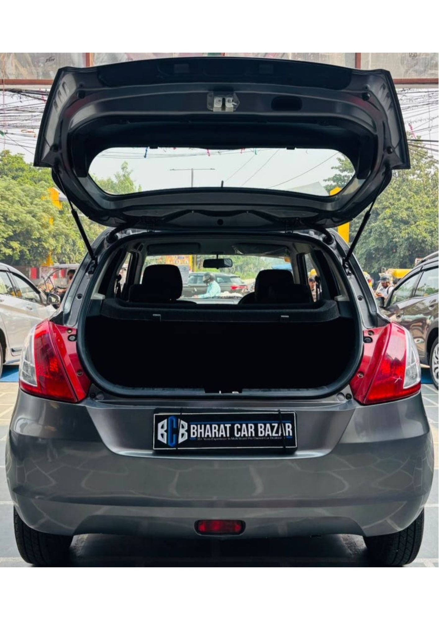 11,000 KMS MARUTI SWIFT VXI  PETROL (2014)