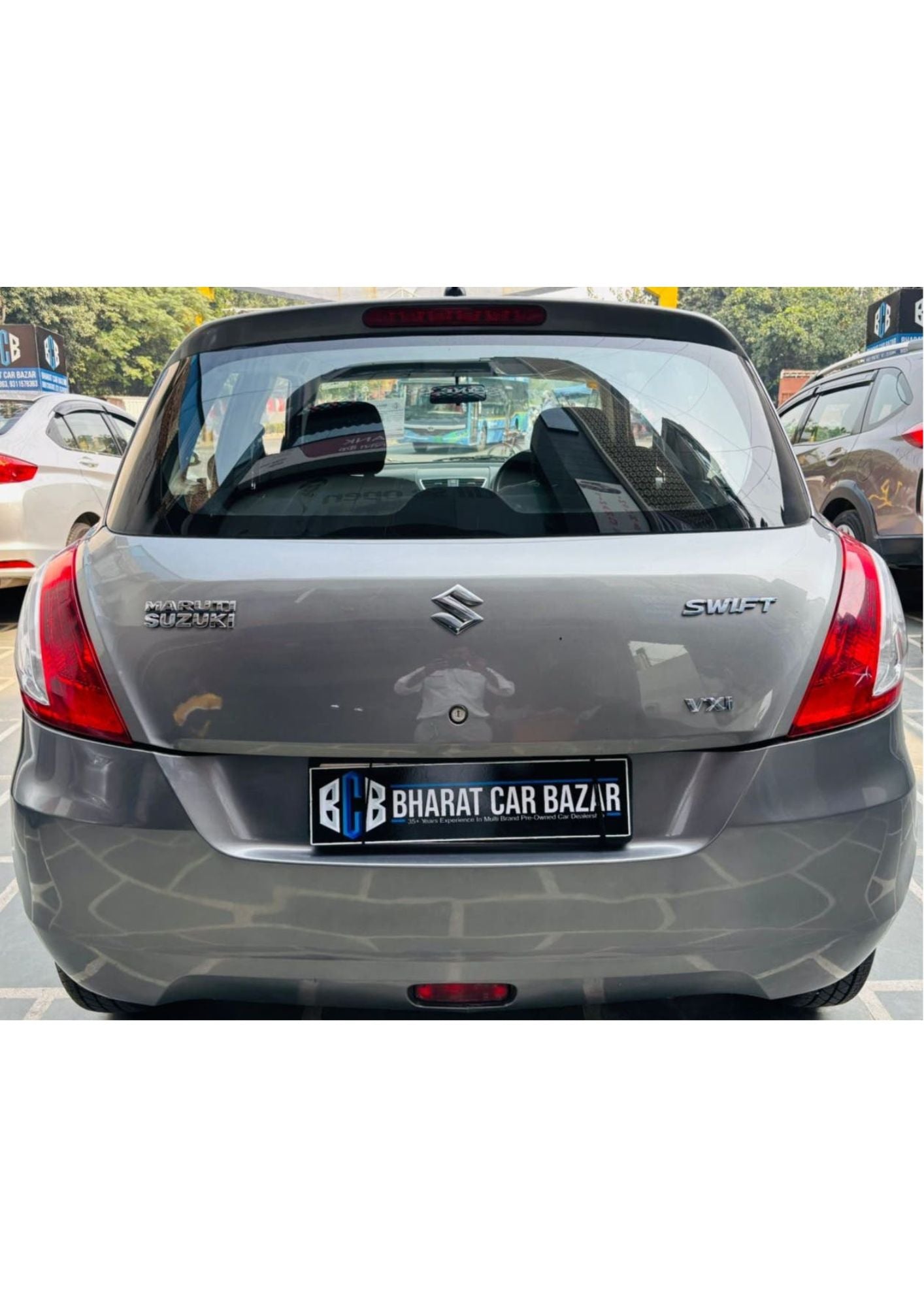 11,000 KMS MARUTI SWIFT VXI  PETROL (2014)