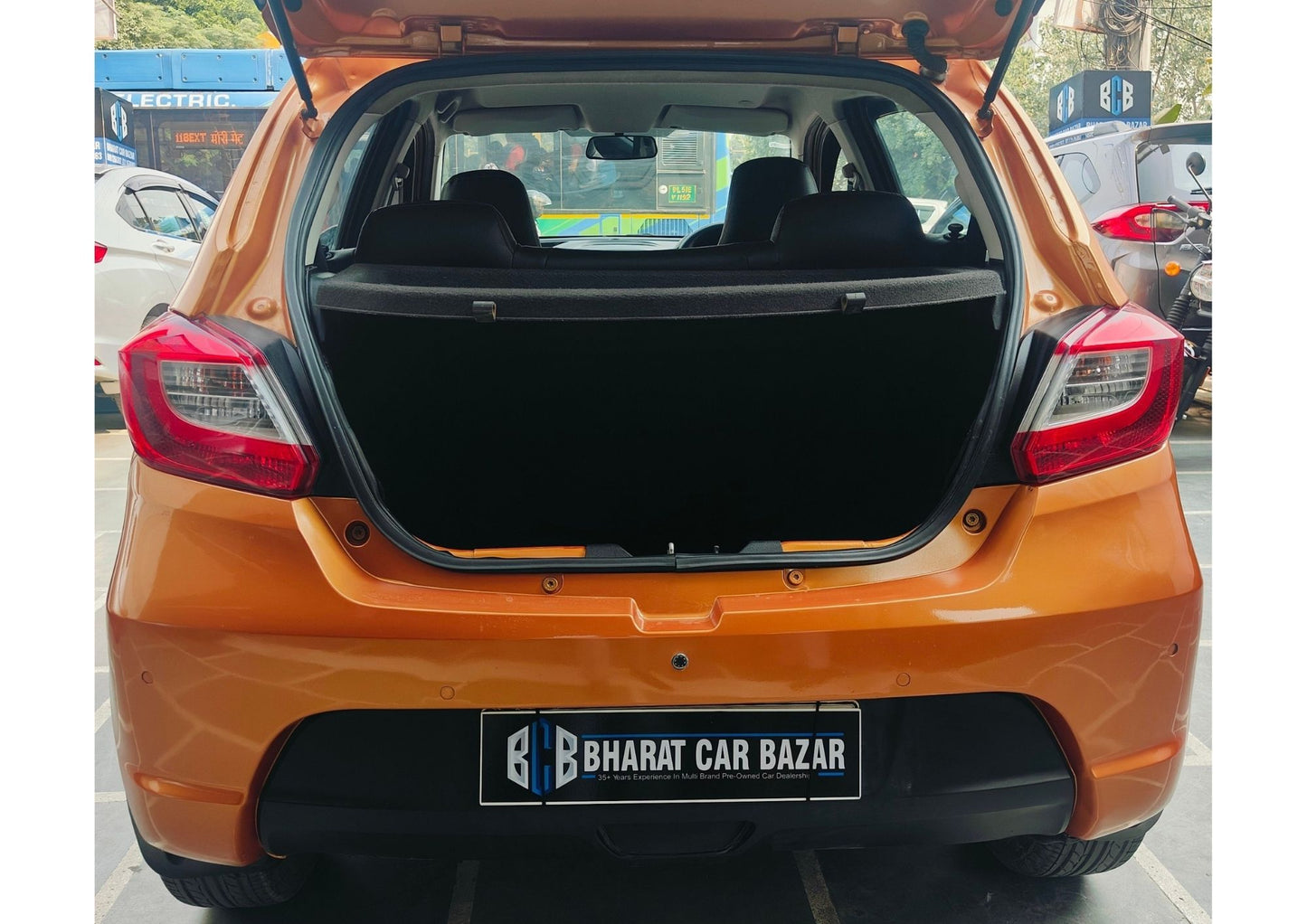 TATA TIAGO XT 1.2 PETROL (2017)