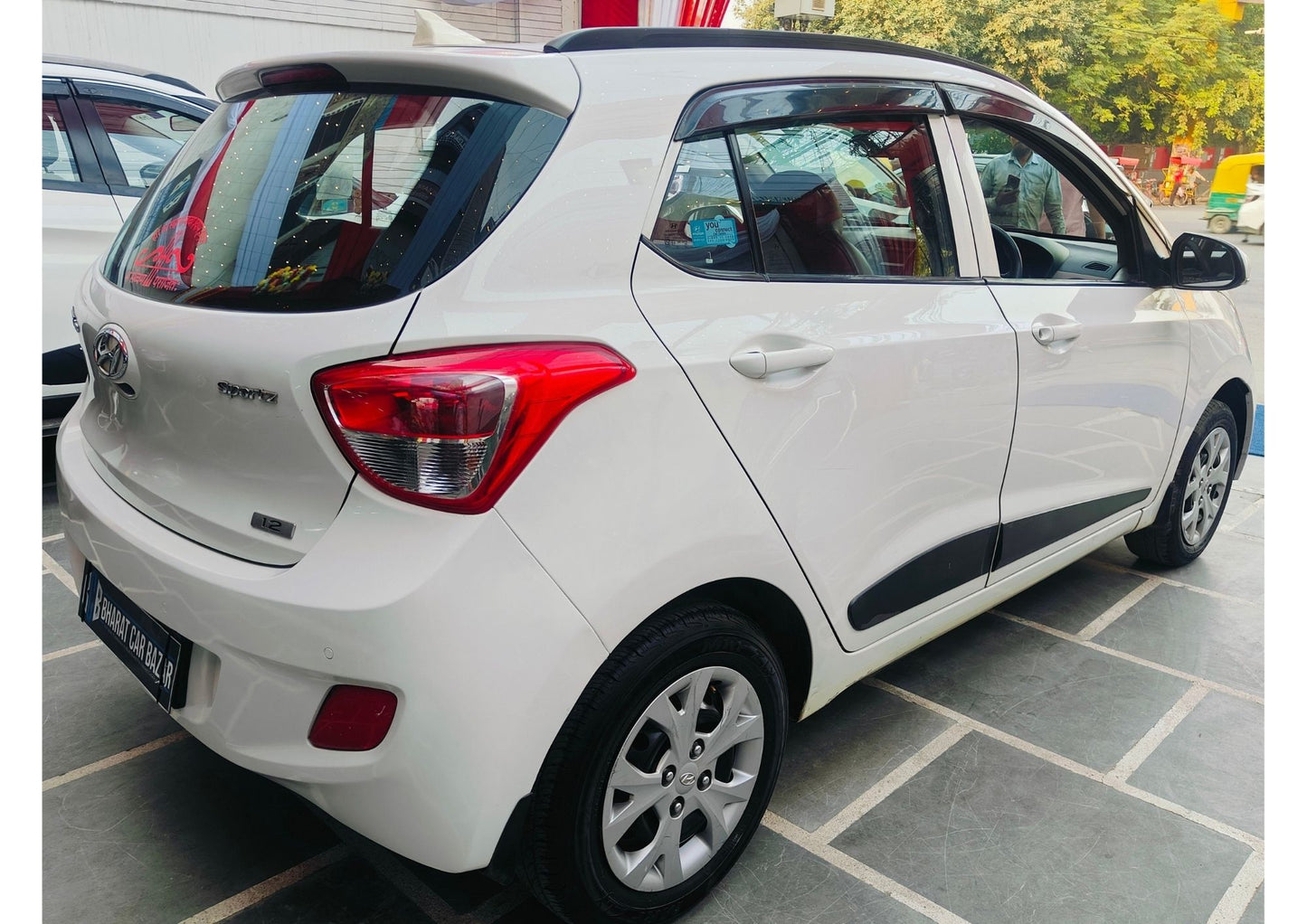 48,000 KMS HYUNDAI GRAND I10 SPORTZ PETROL (2015)