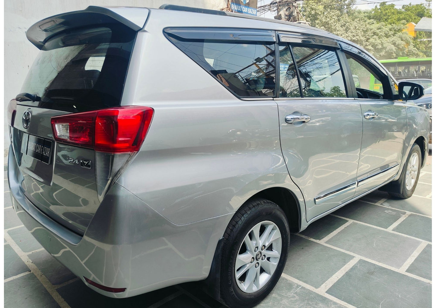 TOYOTA INNOVA CRYSTA 2.4 V DIESEL (2016)