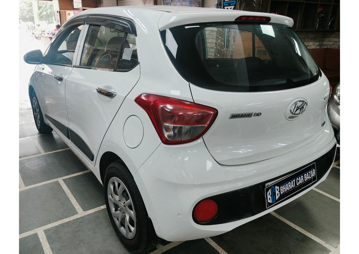39,000 KMS HYUNDAI GRAND I10 SPORTZ PETROL (2018)