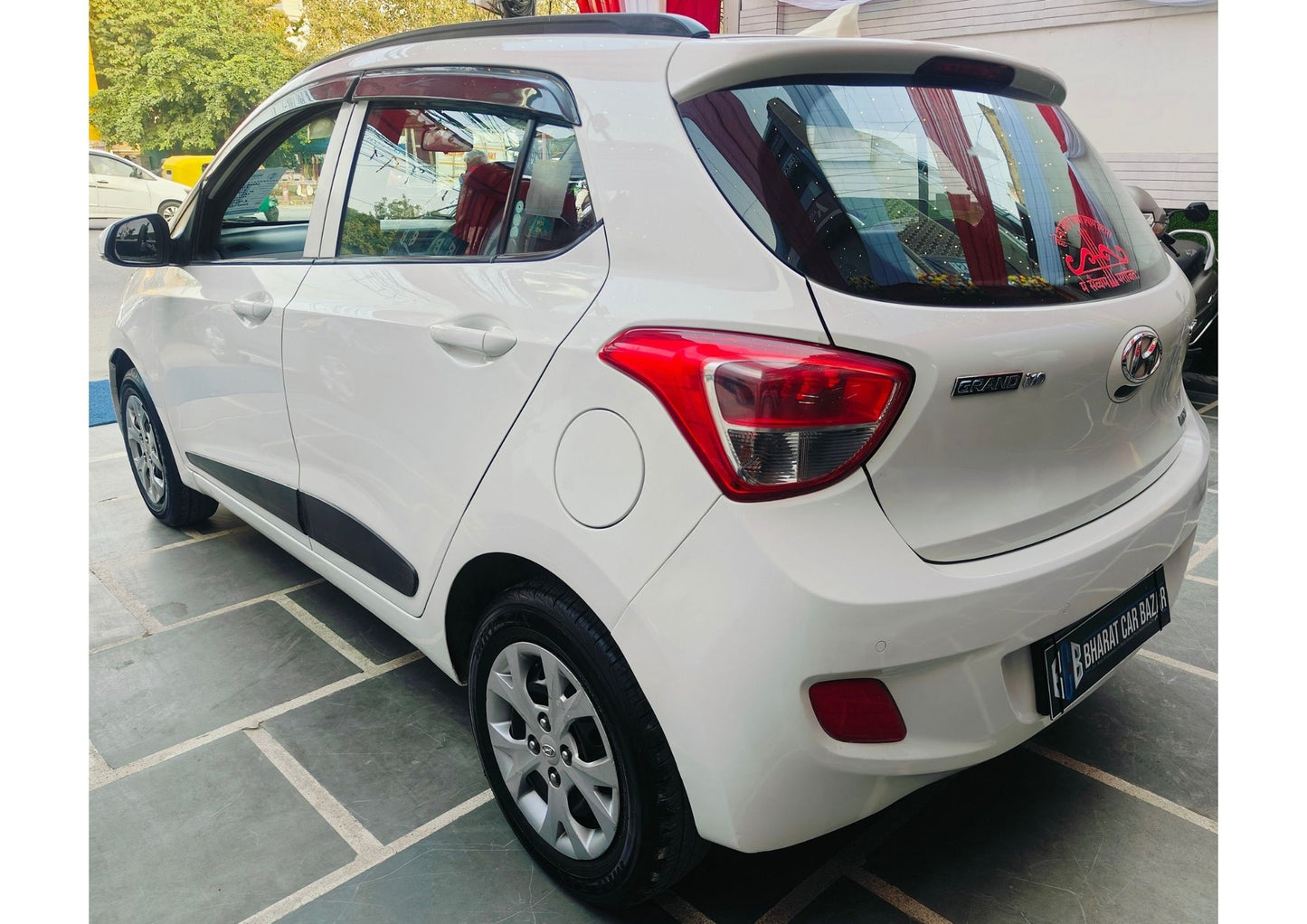 48,000 KMS HYUNDAI GRAND I10 SPORTZ PETROL (2015)
