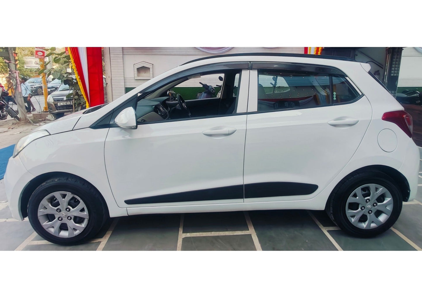 48,000 KMS HYUNDAI GRAND I10 SPORTZ PETROL (2015)