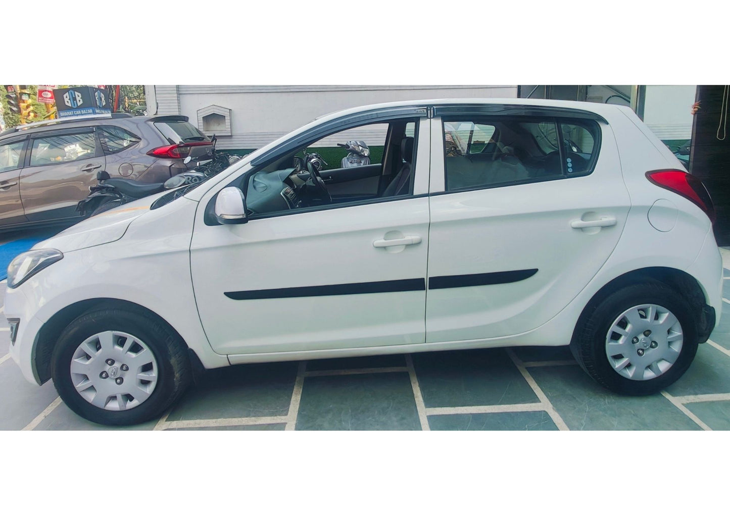 39,000 KMS HYUNDAI I20 MAGNA PETROL (2012)