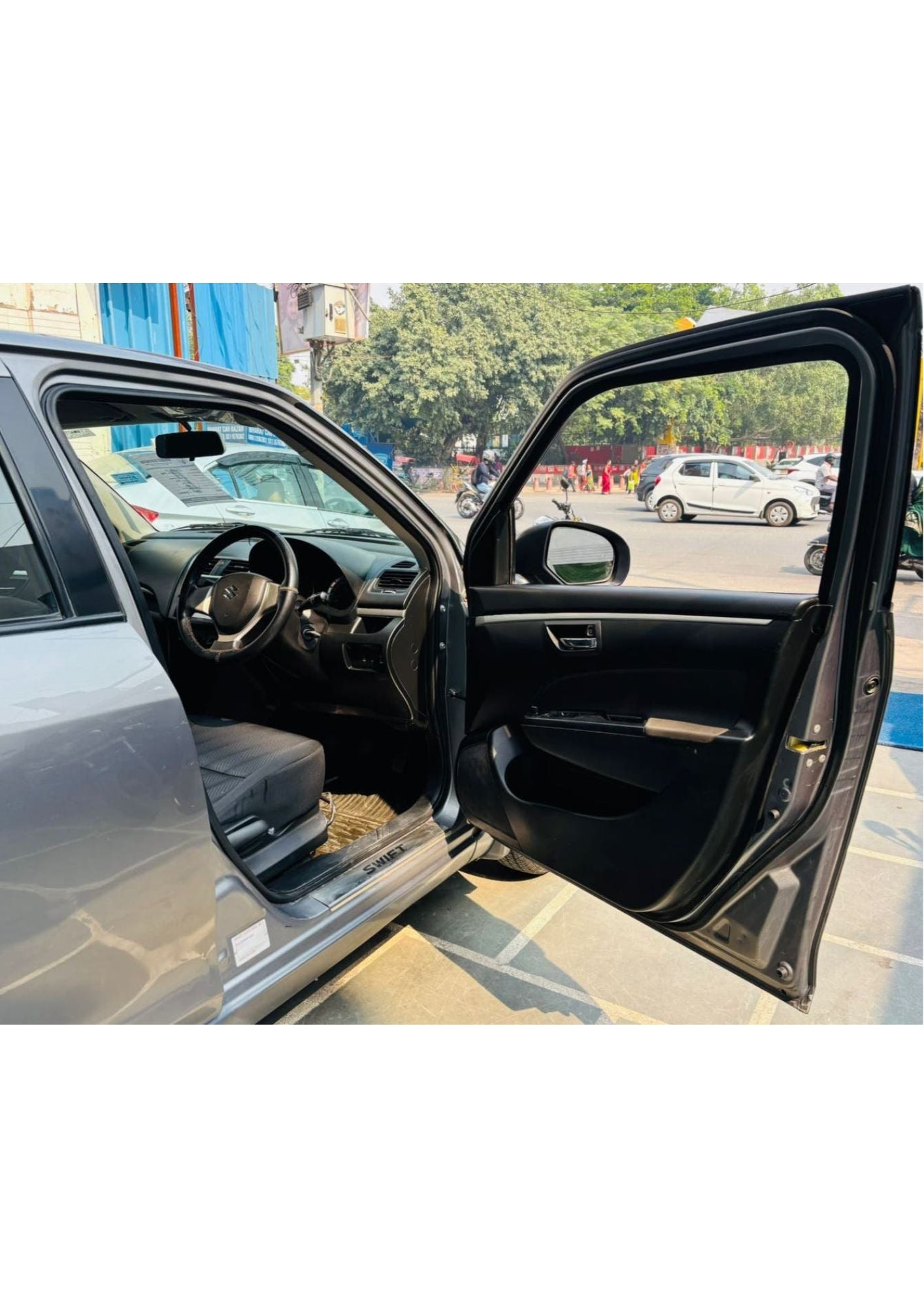 11,000 KMS MARUTI SWIFT VXI  PETROL (2014)