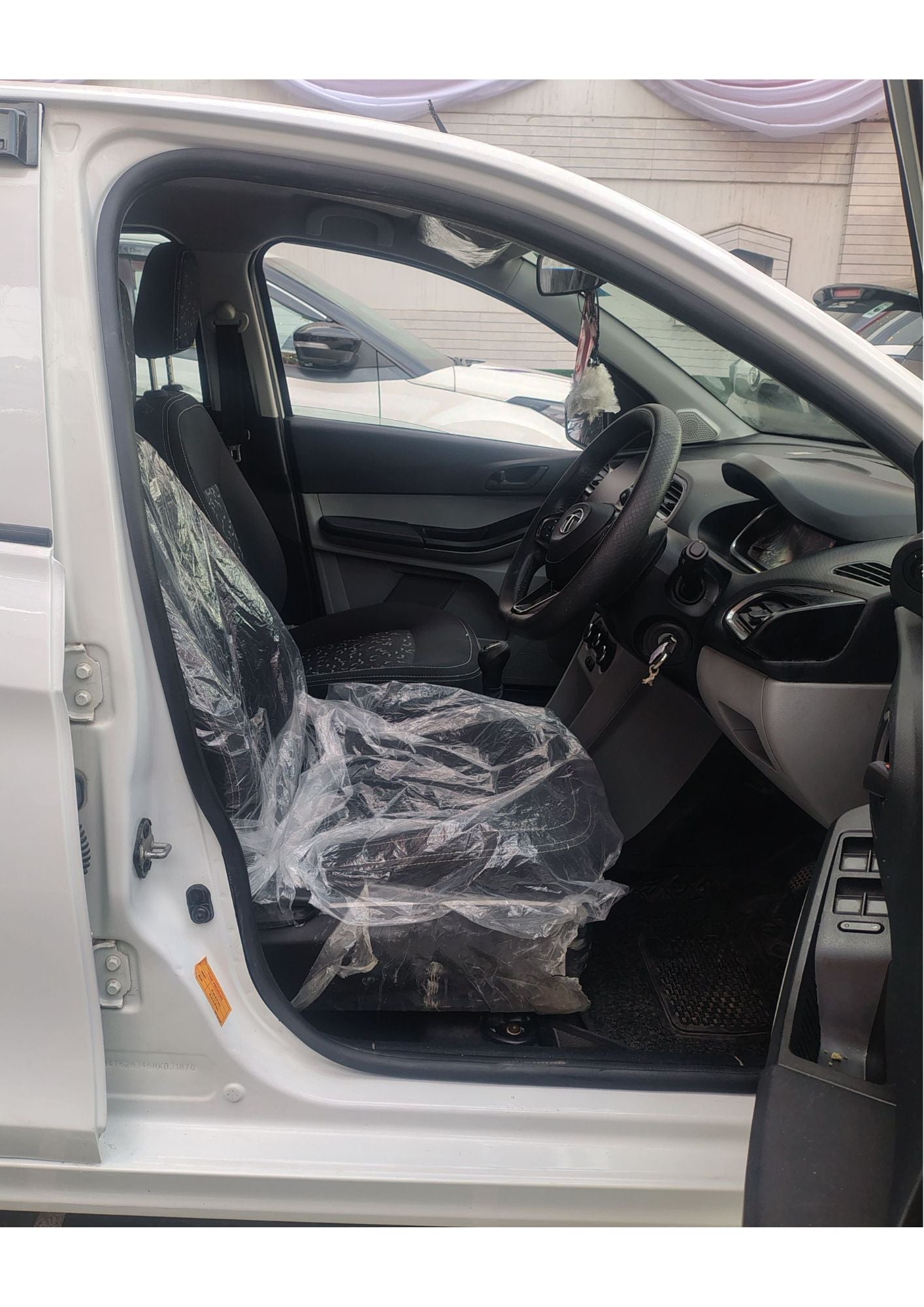 41,000 KMS TATA TIAGO XT 1.2 CNG (2022)