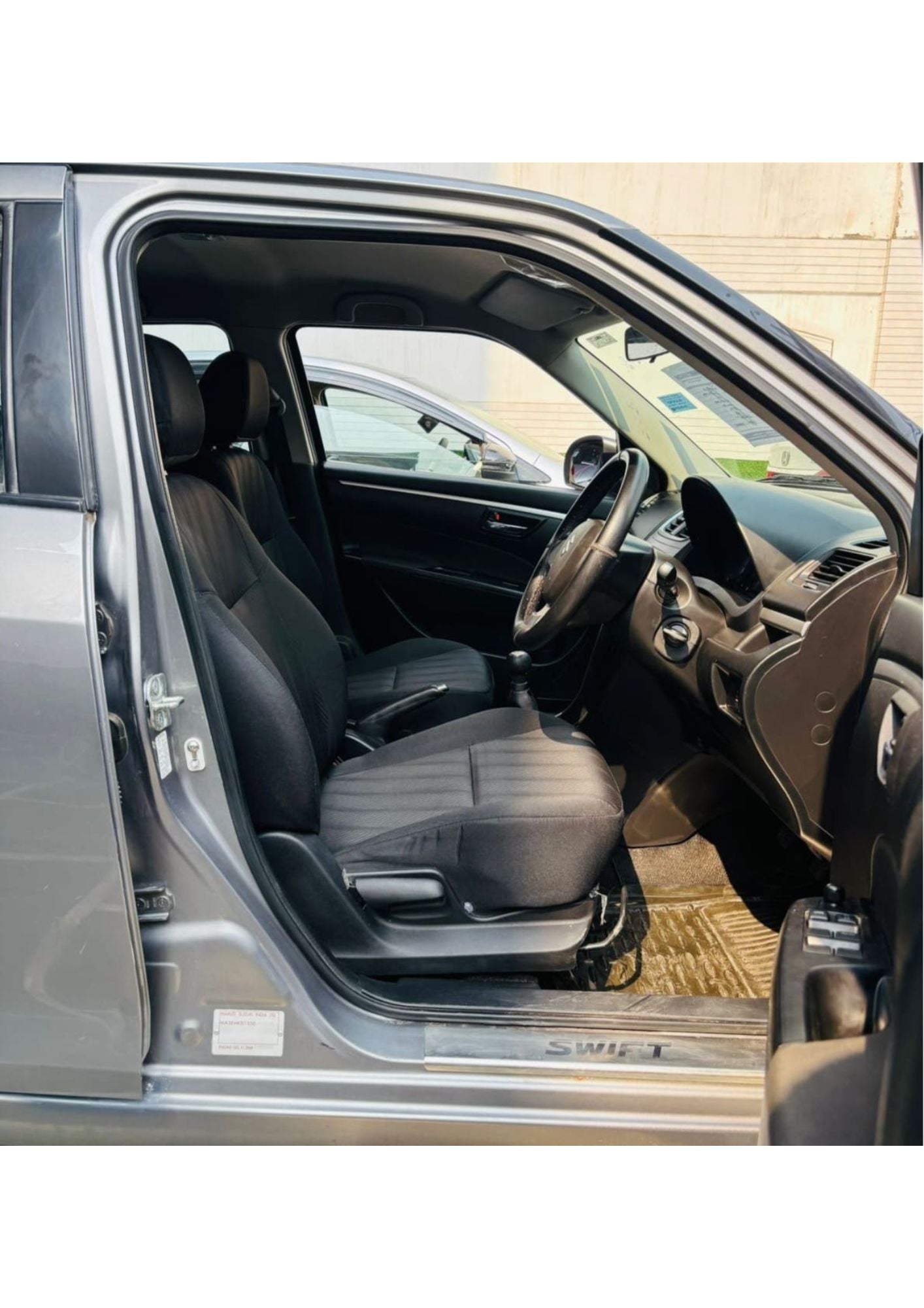 11,000 KMS MARUTI SWIFT VXI  PETROL (2014)