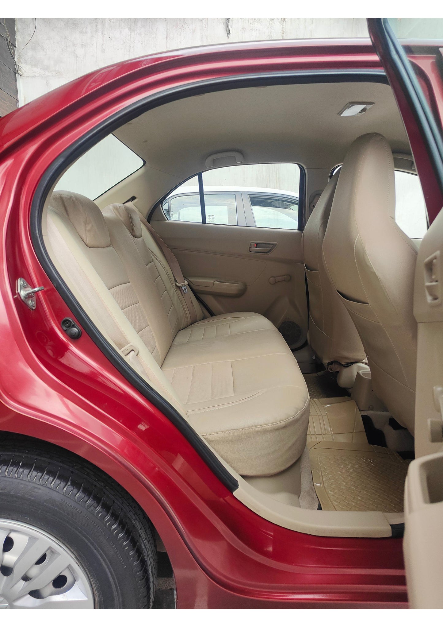 43,000 KMS MARUTI DZIRE LXI PETROL (2017)