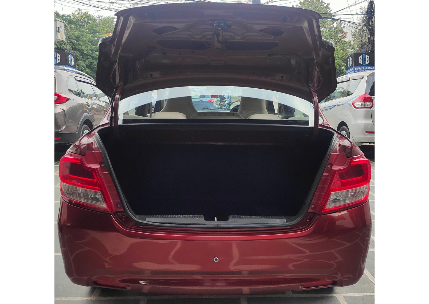 43,000 KMS MARUTI DZIRE LXI PETROL (2017)