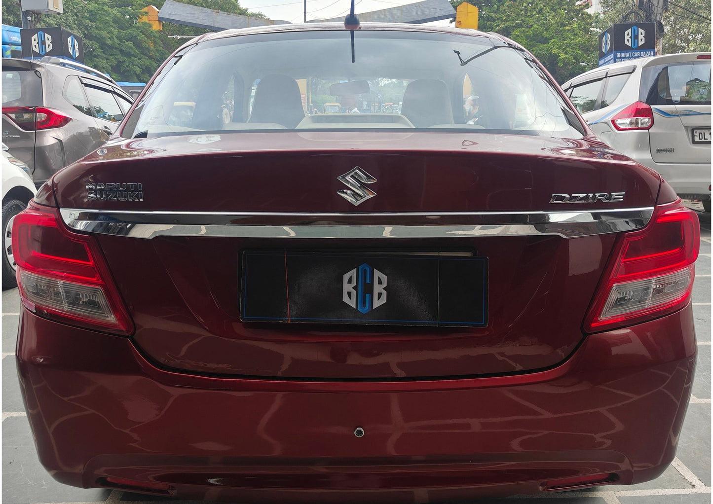 43,000 KMS MARUTI DZIRE LXI PETROL (2017)