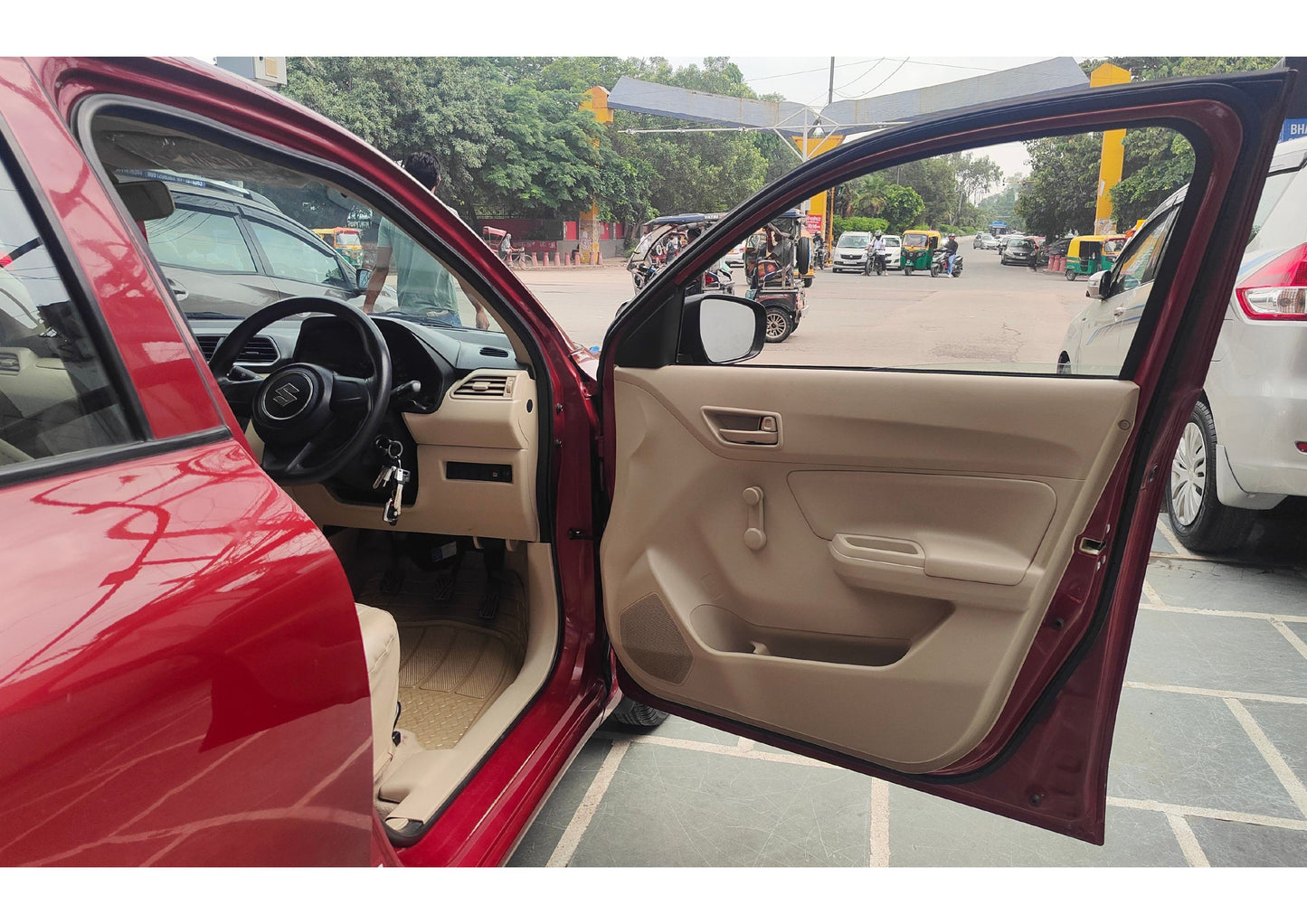 43,000 KMS MARUTI DZIRE LXI PETROL (2017)