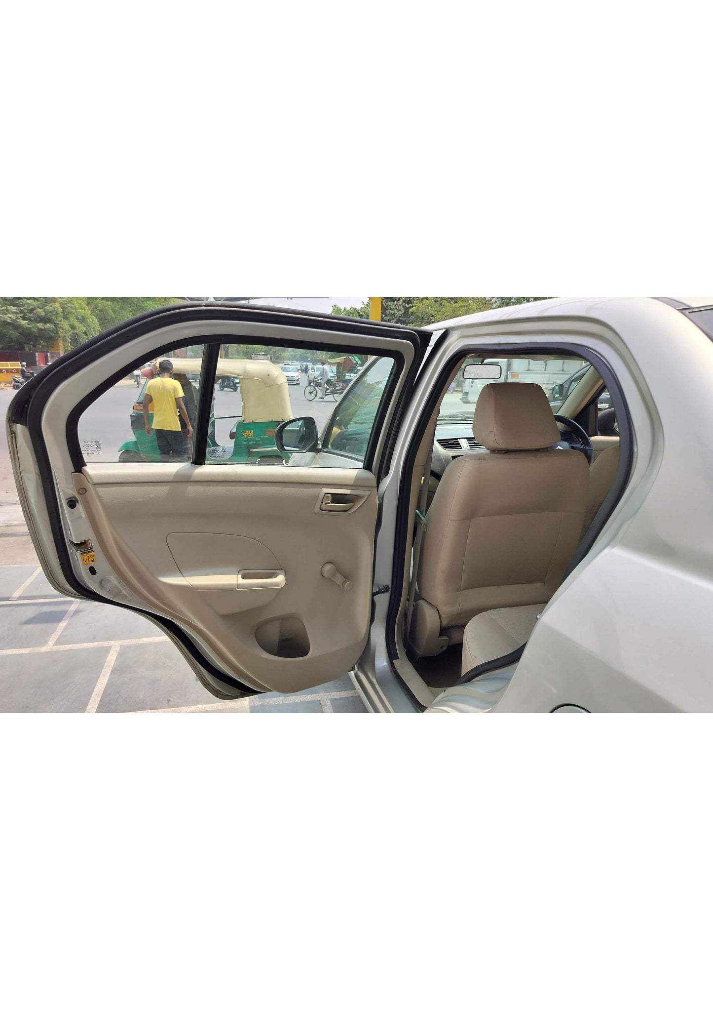 33,000 KMS DZIRE LXI PETROL (2013)