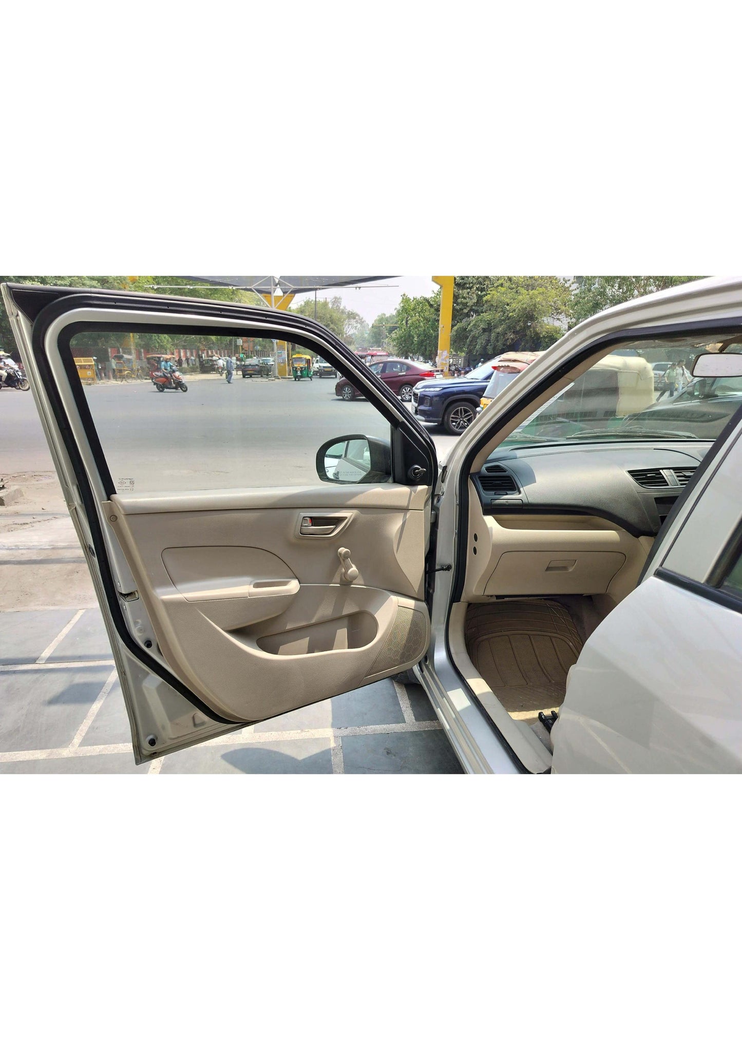 33,000 KMS DZIRE LXI PETROL (2013)