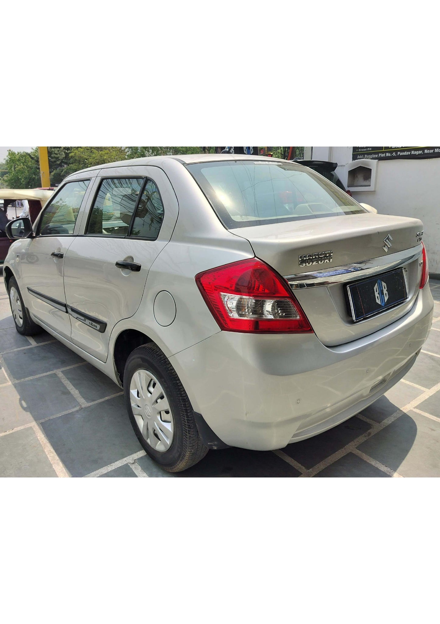 33,000 KMS DZIRE LXI PETROL (2013)