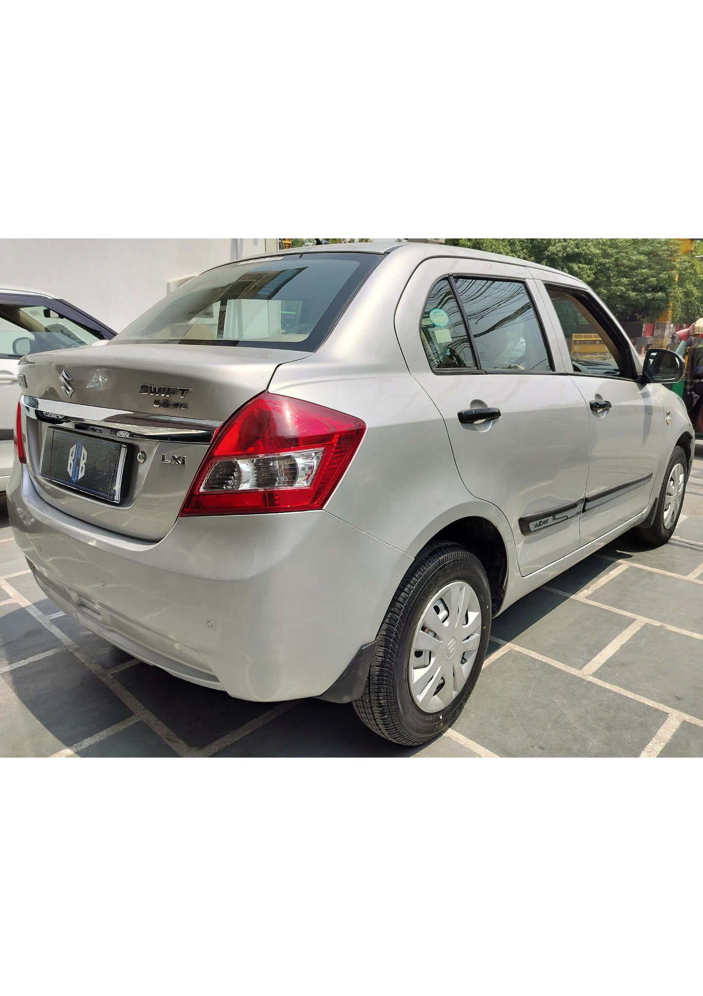 33,000 KMS DZIRE LXI PETROL (2013)
