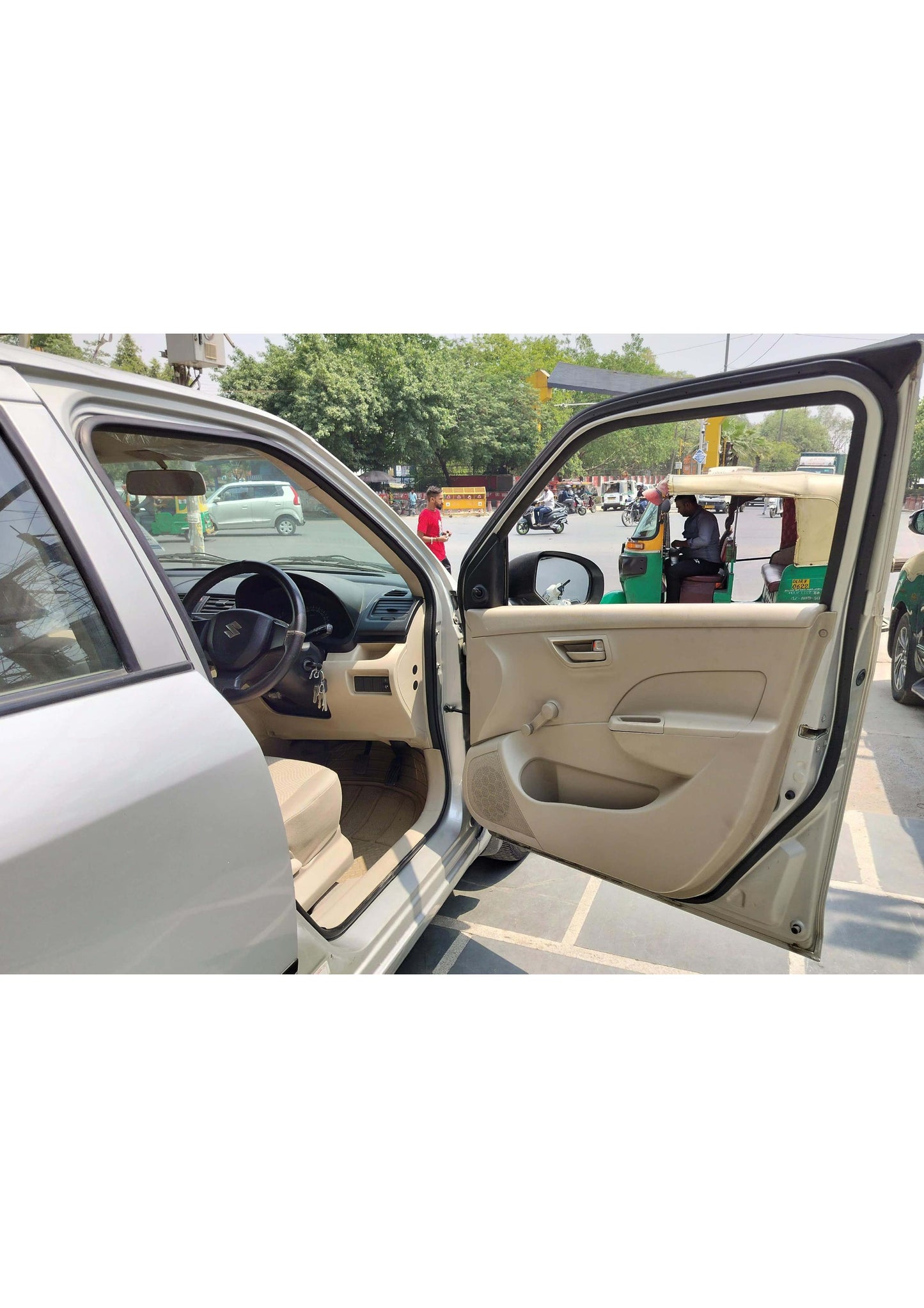 33,000 KMS DZIRE LXI PETROL (2013)