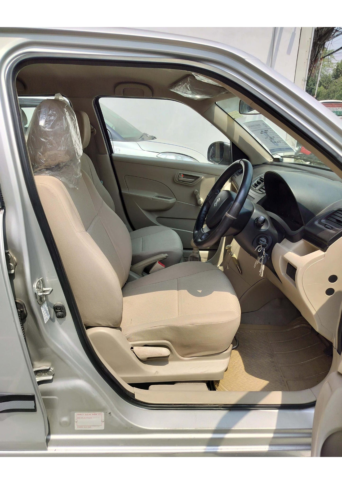 33,000 KMS DZIRE LXI PETROL (2013)
